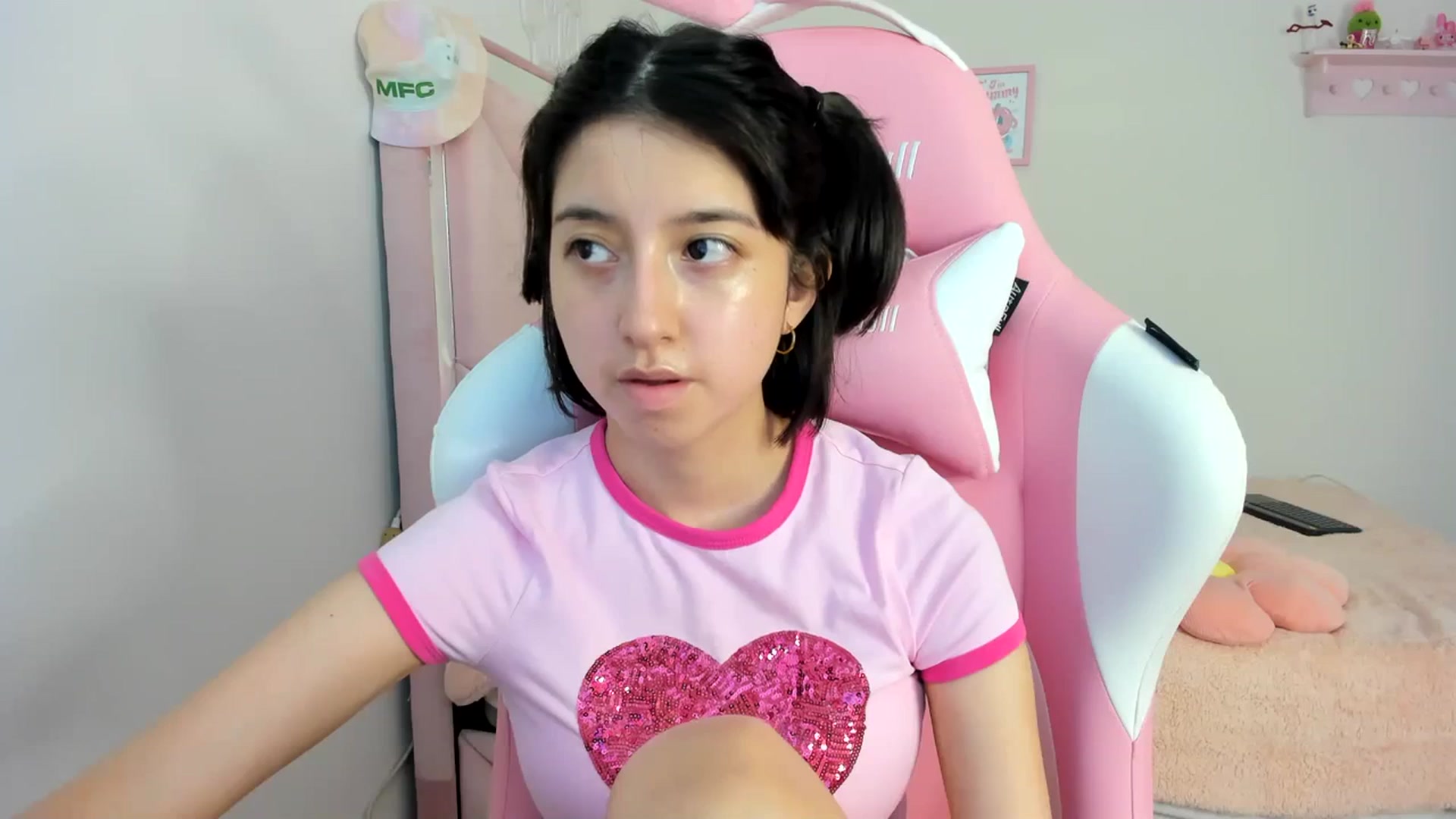 Gallery image thumbnail from Cherrycute666's myfreecams stream on, 03/16/2024, 24:55 image 10 of 20
