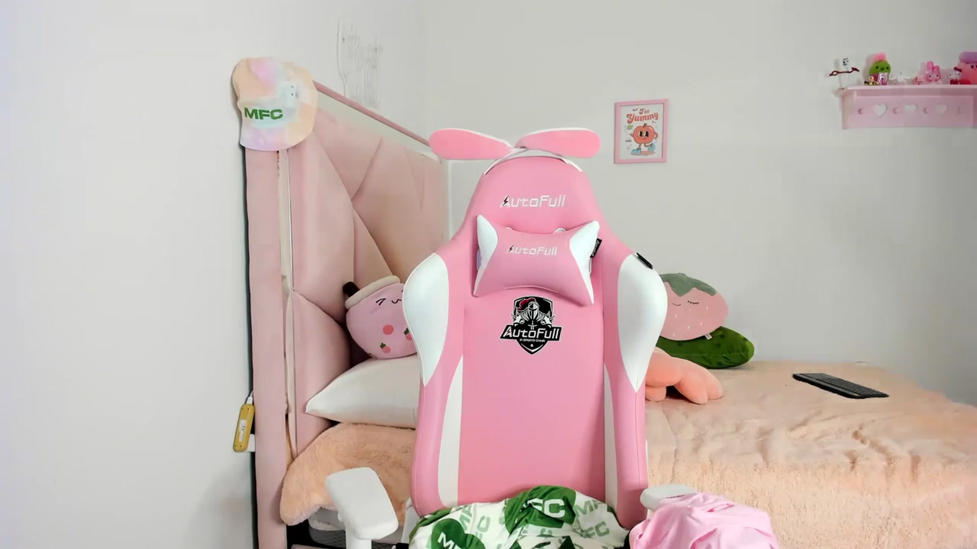 Gallery image thumbnail from Cherrycute666's myfreecams stream on, 03/16/2024, 07:18 image 10 of 20