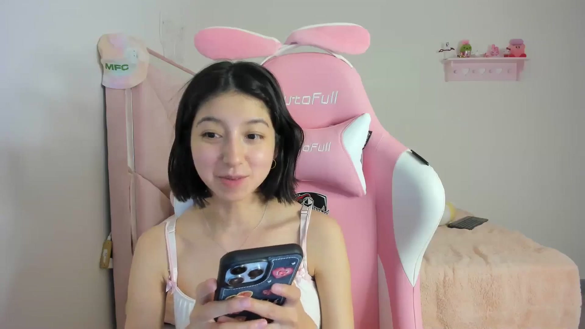 Gallery image thumbnail from Cherrycute666's myfreecams stream on, 03/17/2024, 08:11 image 13 of 20