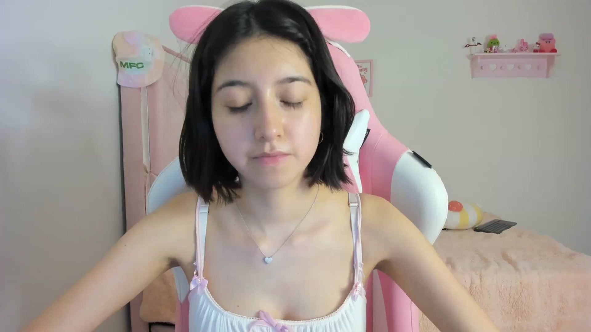Gallery image thumbnail from Cherrycute666's myfreecams stream on, 03/17/2024, 08:11 image 14 of 20