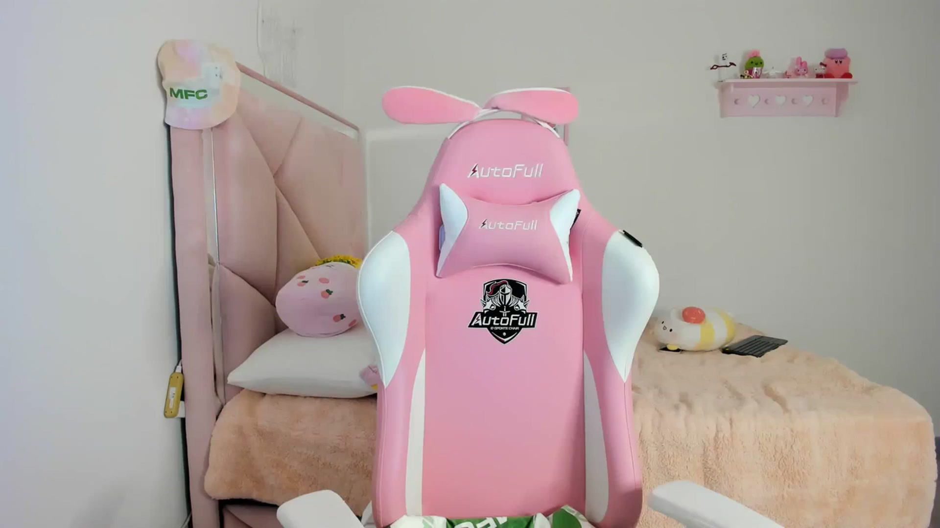 Gallery image thumbnail from Cherrycute666's myfreecams stream on, 03/17/2024, 08:11 image 10 of 20