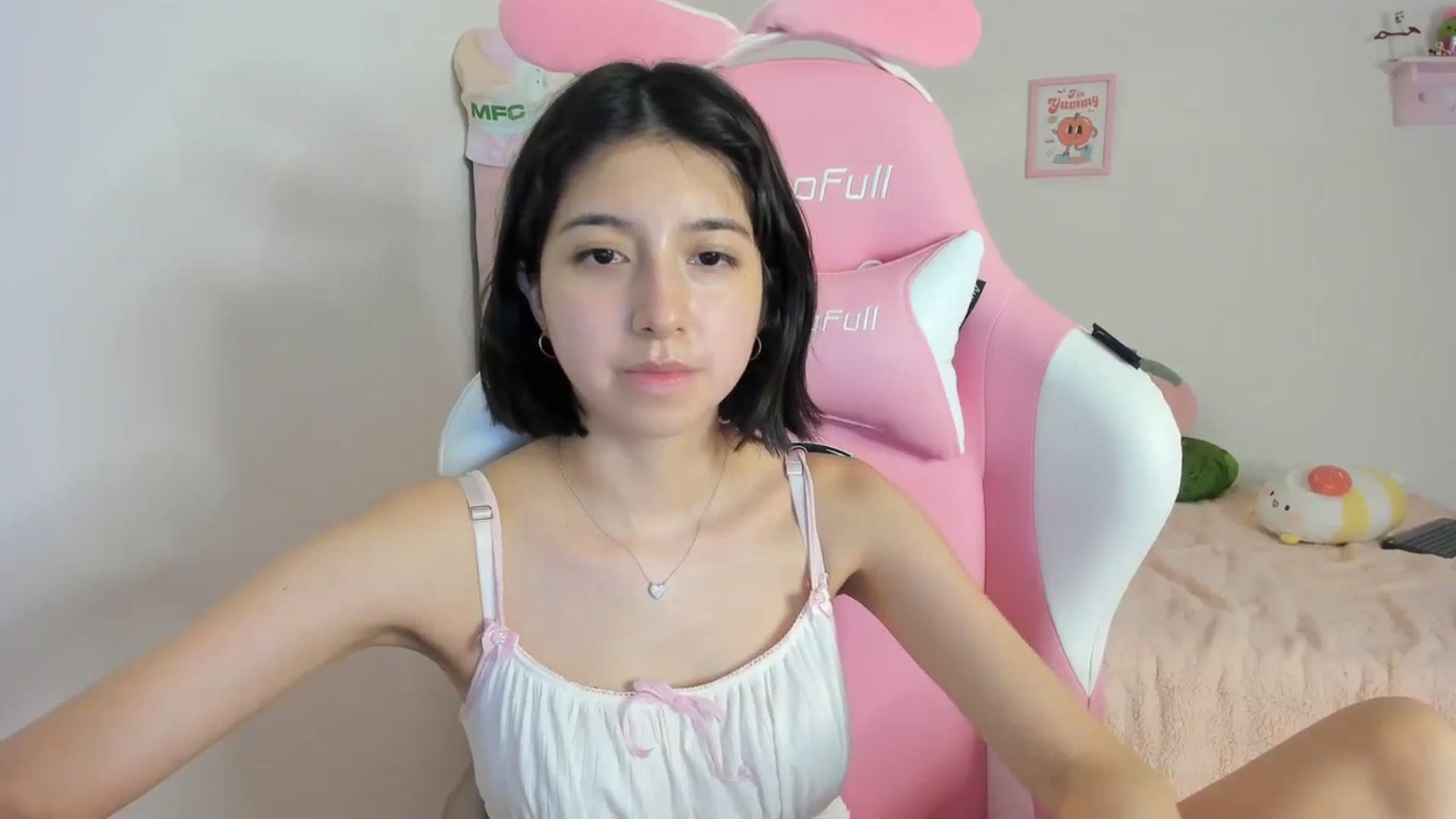 Gallery image thumbnail from Cherrycute666's myfreecams stream on, 03/17/2024, 09:28 image 17 of 20
