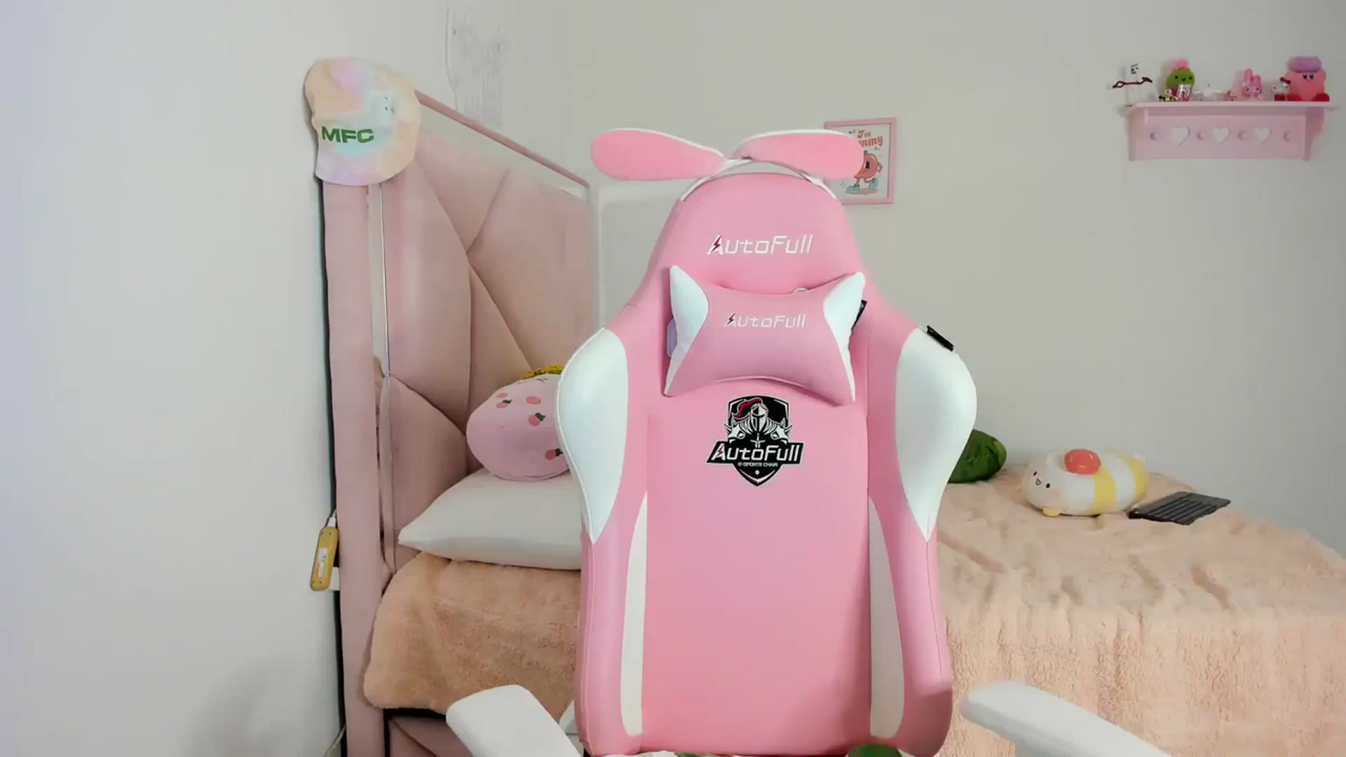 Gallery image thumbnail from Cherrycute666's myfreecams stream on, 03/17/2024, 09:28 image 3 of 20