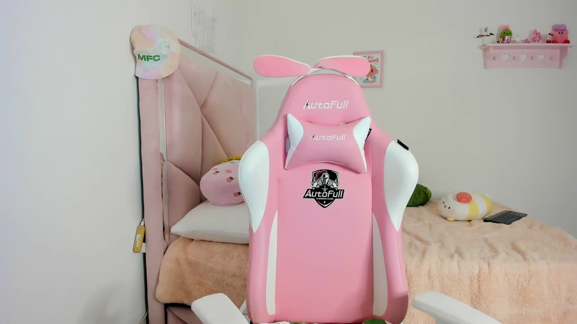 Gallery image thumbnail from Cherrycute666's myfreecams stream on, 03/17/2024, 09:28 image 4 of 20