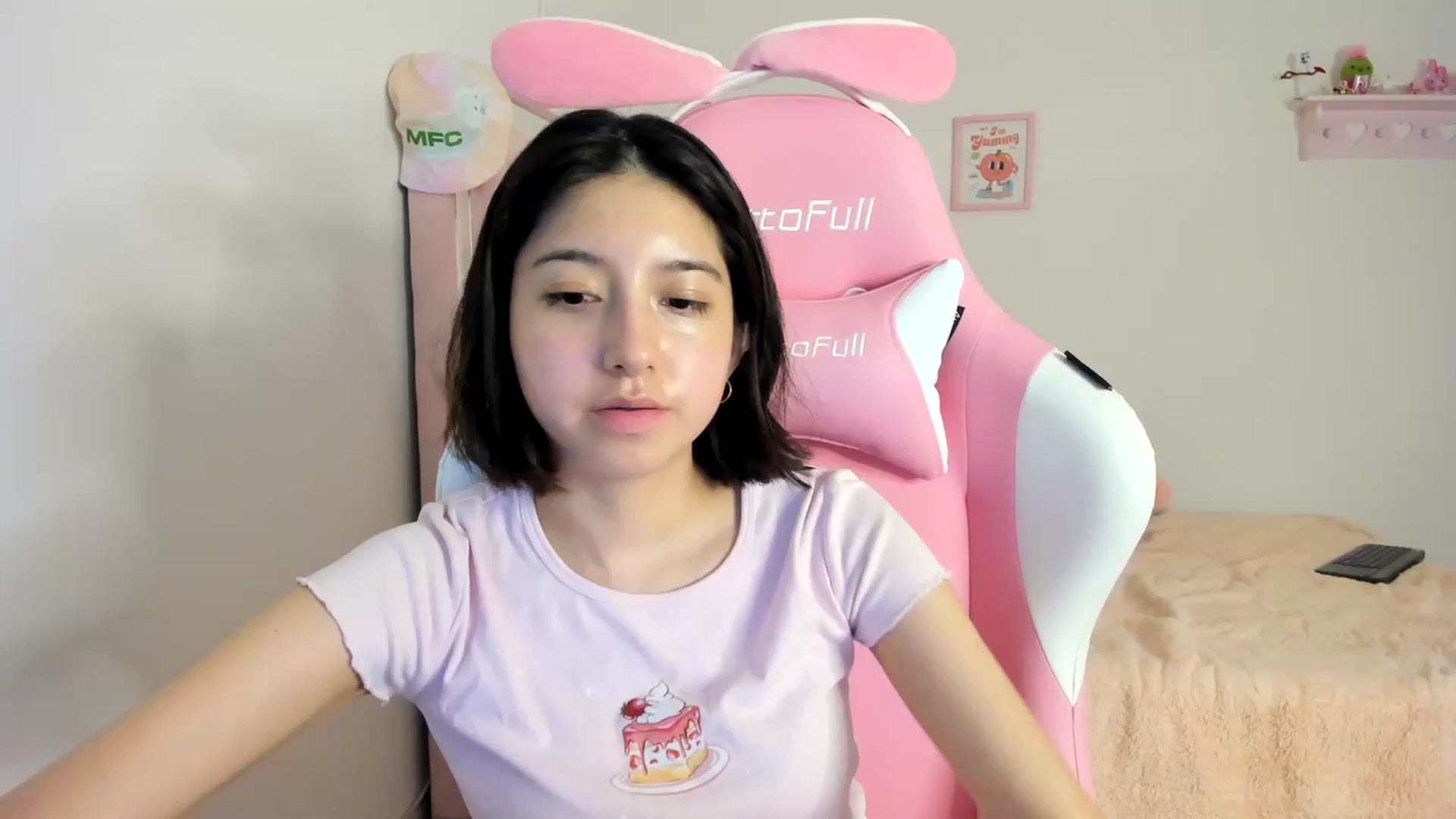 Gallery image thumbnail from Cherrycute666's myfreecams stream on, 03/18/2024, 09:06 image 1 of 20