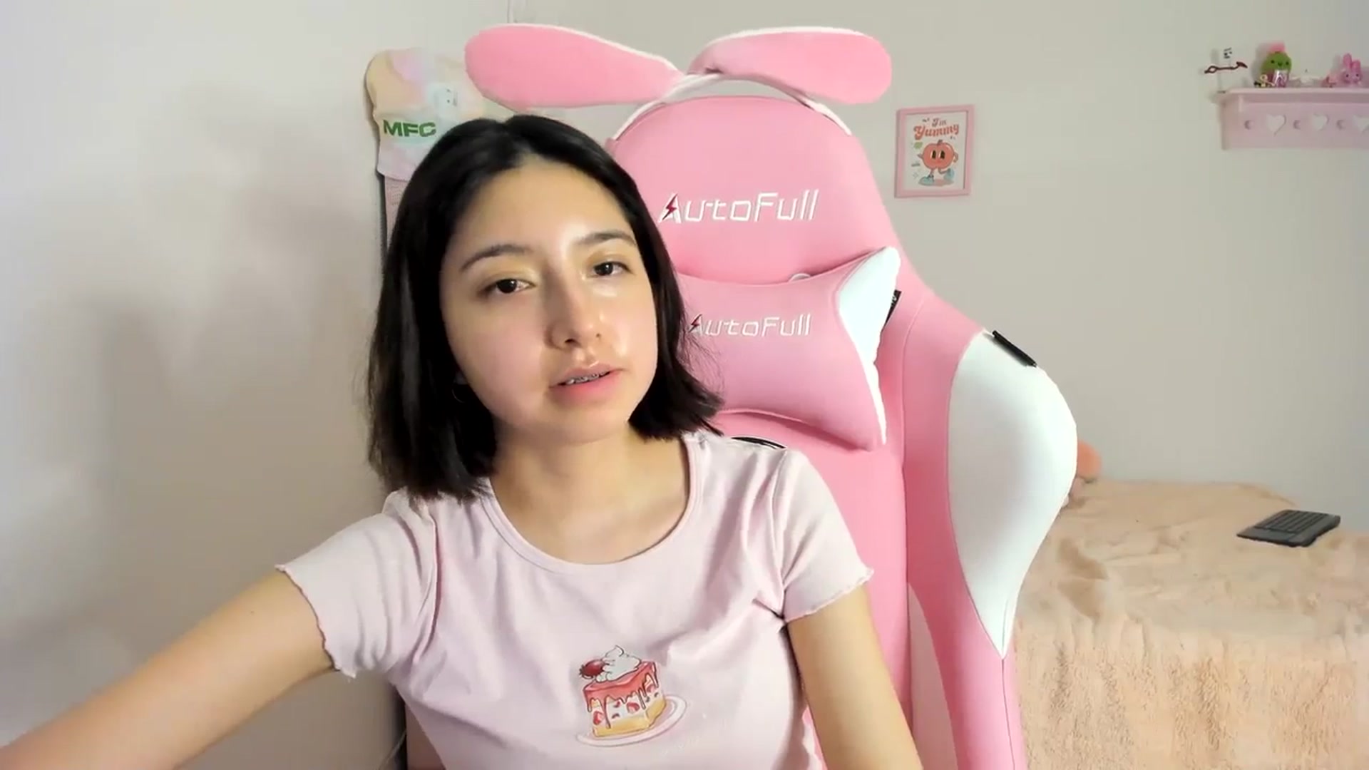 Gallery image thumbnail from Cherrycute666's myfreecams stream on, 03/18/2024, 09:06 image 3 of 20