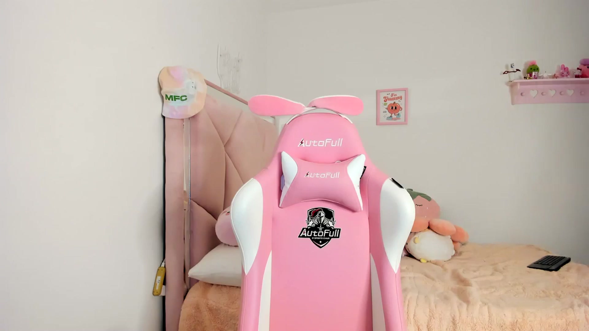 Gallery image thumbnail from Cherrycute666's myfreecams stream on, 03/18/2024, 09:06 image 16 of 20