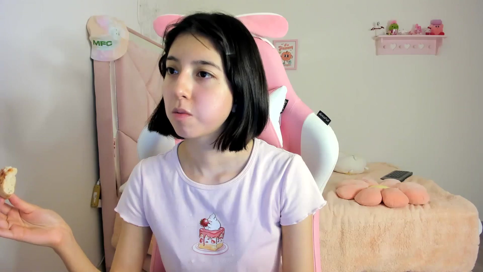Gallery image thumbnail from Cherrycute666's myfreecams stream on, 03/19/2024, 06:12 image 10 of 20