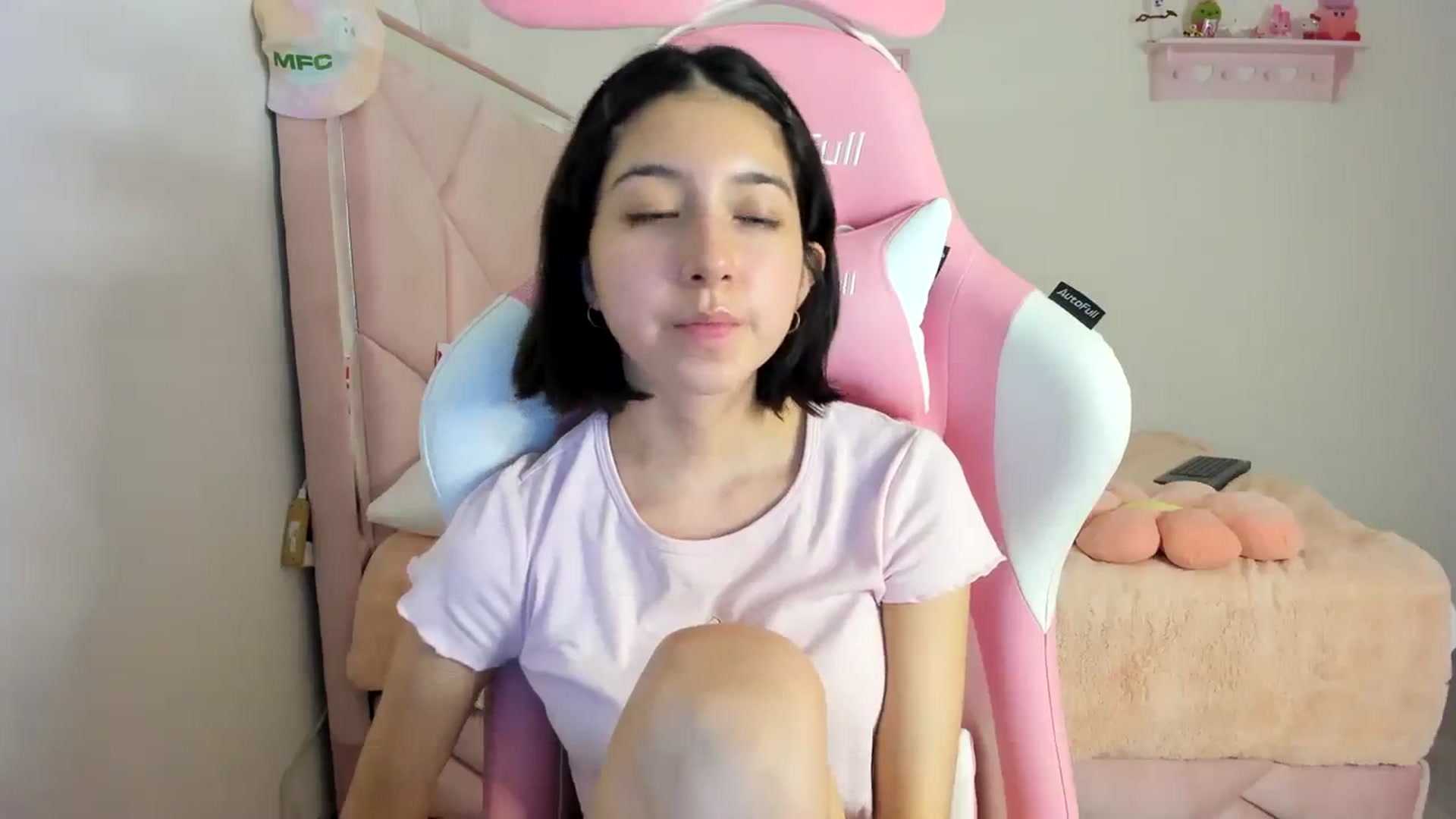 Gallery image thumbnail from Cherrycute666's myfreecams stream on, 03/19/2024, 06:12 image 18 of 20