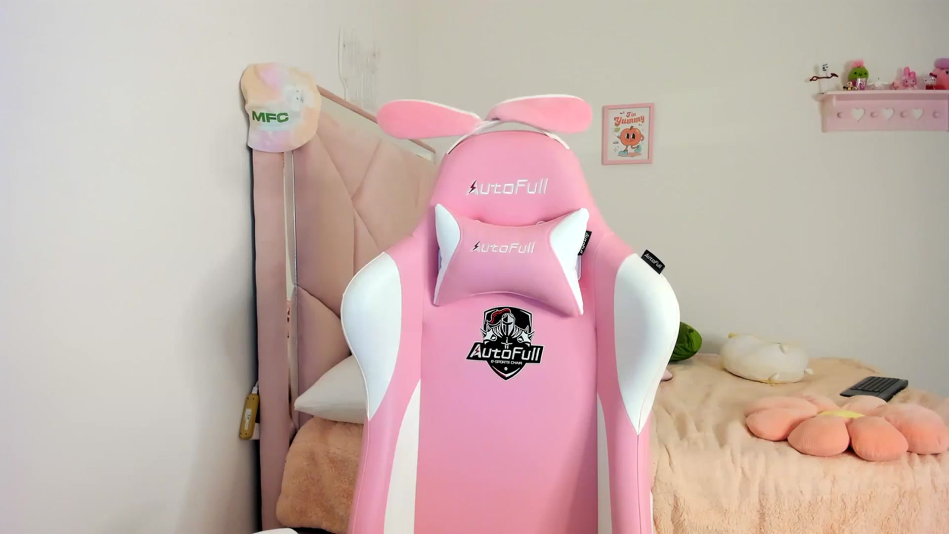 Gallery image thumbnail from Cherrycute666's myfreecams stream on, 03/19/2024, 06:12 image 2 of 20