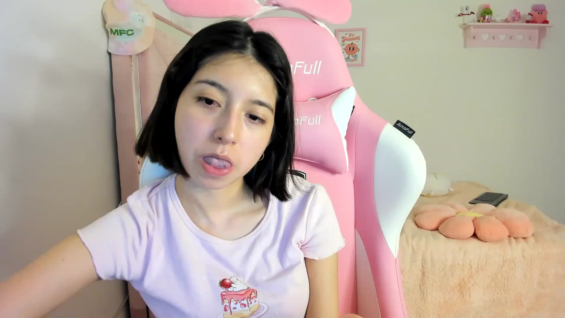 Gallery image thumbnail from Cherrycute666's myfreecams stream on, 03/19/2024, 06:12 image 3 of 20