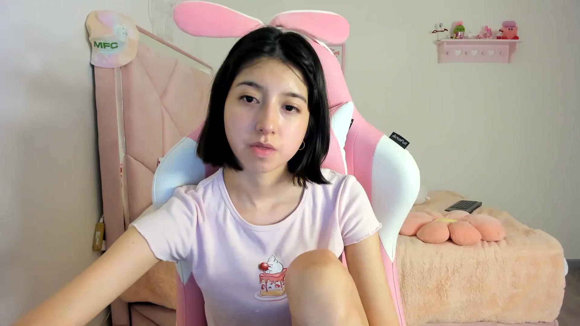 Gallery image thumbnail from Cherrycute666's myfreecams stream on, 03/19/2024, 06:12 image 12 of 20