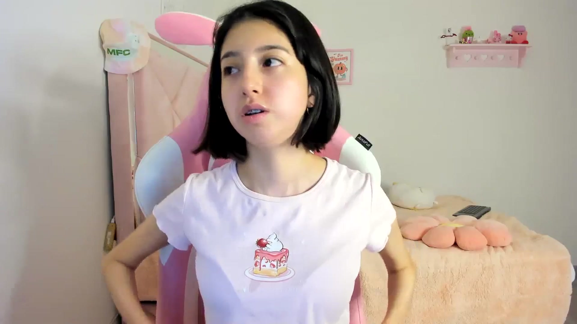 Gallery image thumbnail from Cherrycute666's myfreecams stream on, 03/19/2024, 06:12 image 8 of 20