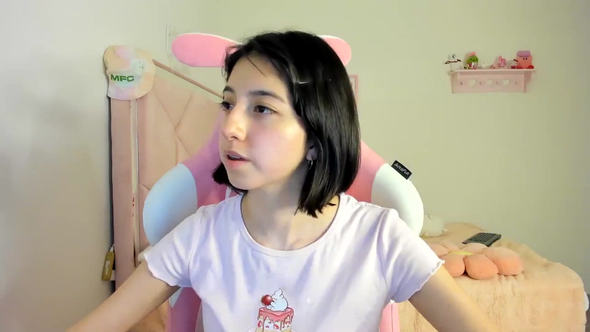 Gallery image thumbnail from Cherrycute666's myfreecams stream on, 03/19/2024, 06:12 image 9 of 20