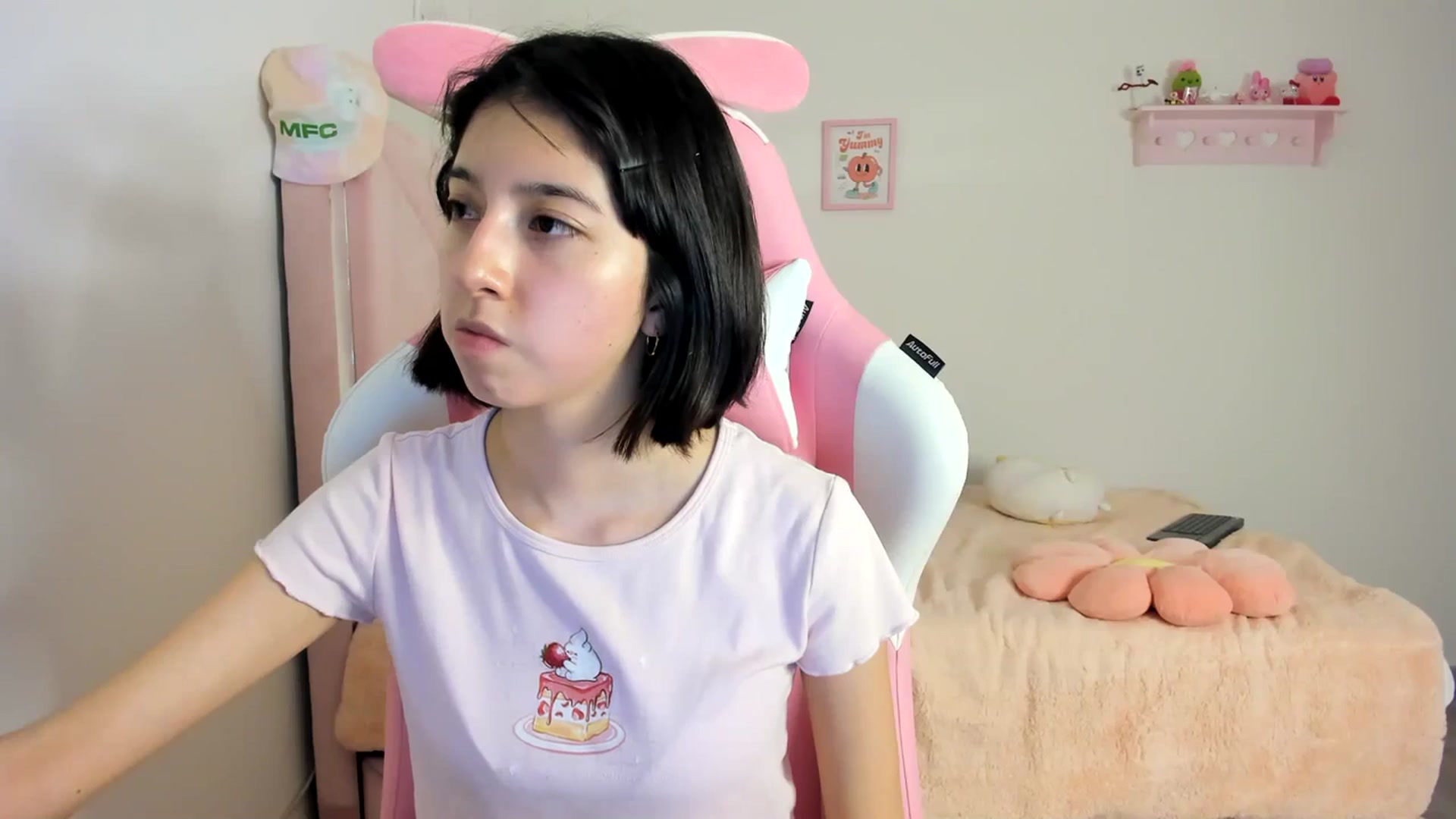 Gallery image thumbnail from Cherrycute666's myfreecams stream on, 03/19/2024, 06:12 image 11 of 20