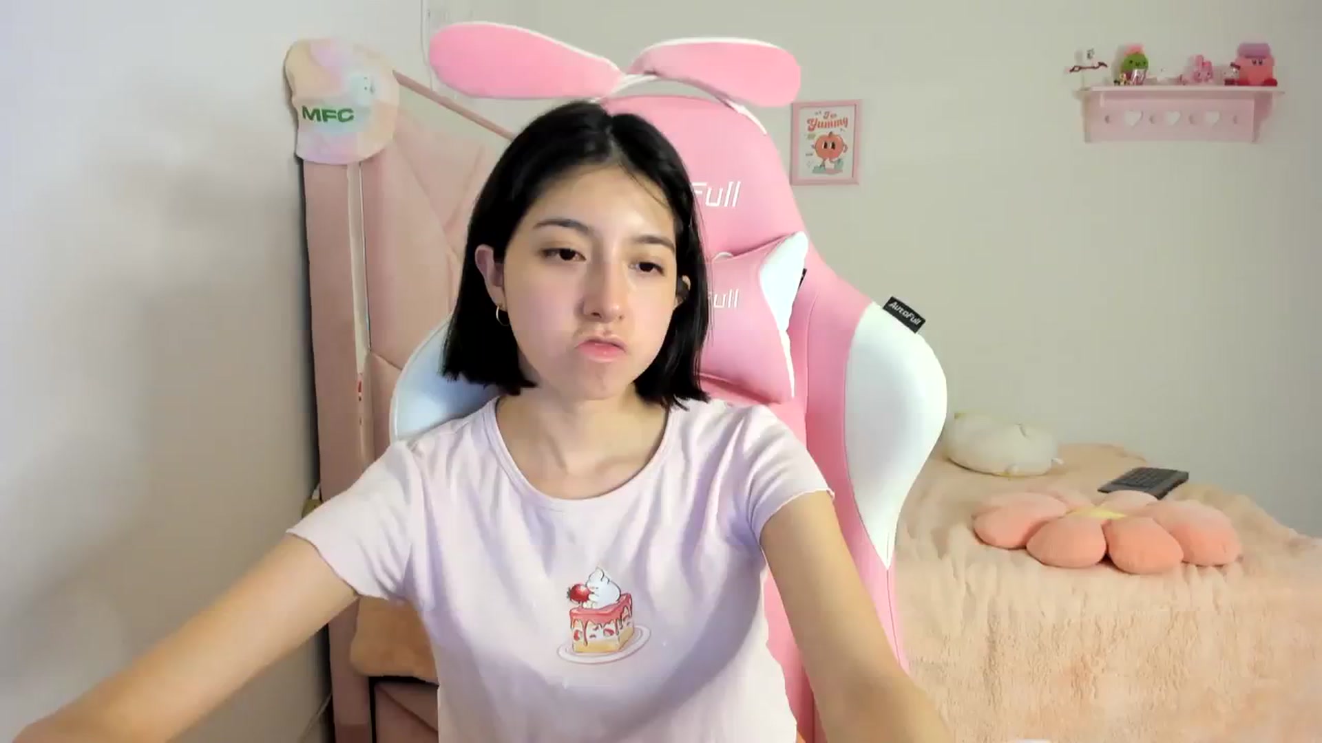 Gallery image thumbnail from Cherrycute666's myfreecams stream on, 03/19/2024, 06:12 image 15 of 20