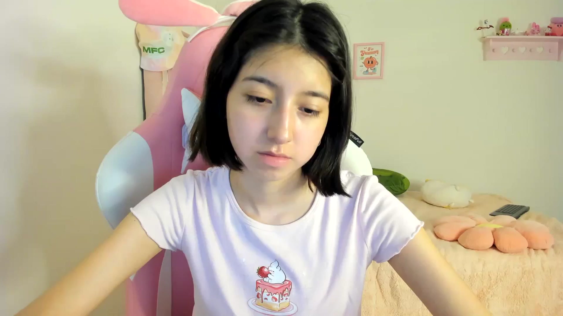 Gallery image thumbnail from Cherrycute666's myfreecams stream on, 03/19/2024, 06:12 image 7 of 20