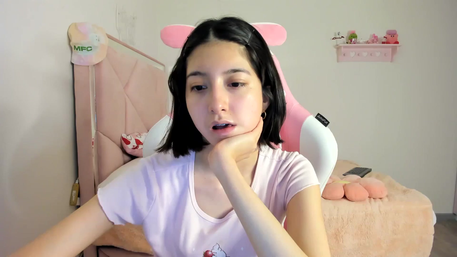 Gallery image thumbnail from Cherrycute666's myfreecams stream on, 03/19/2024, 06:12 image 19 of 20