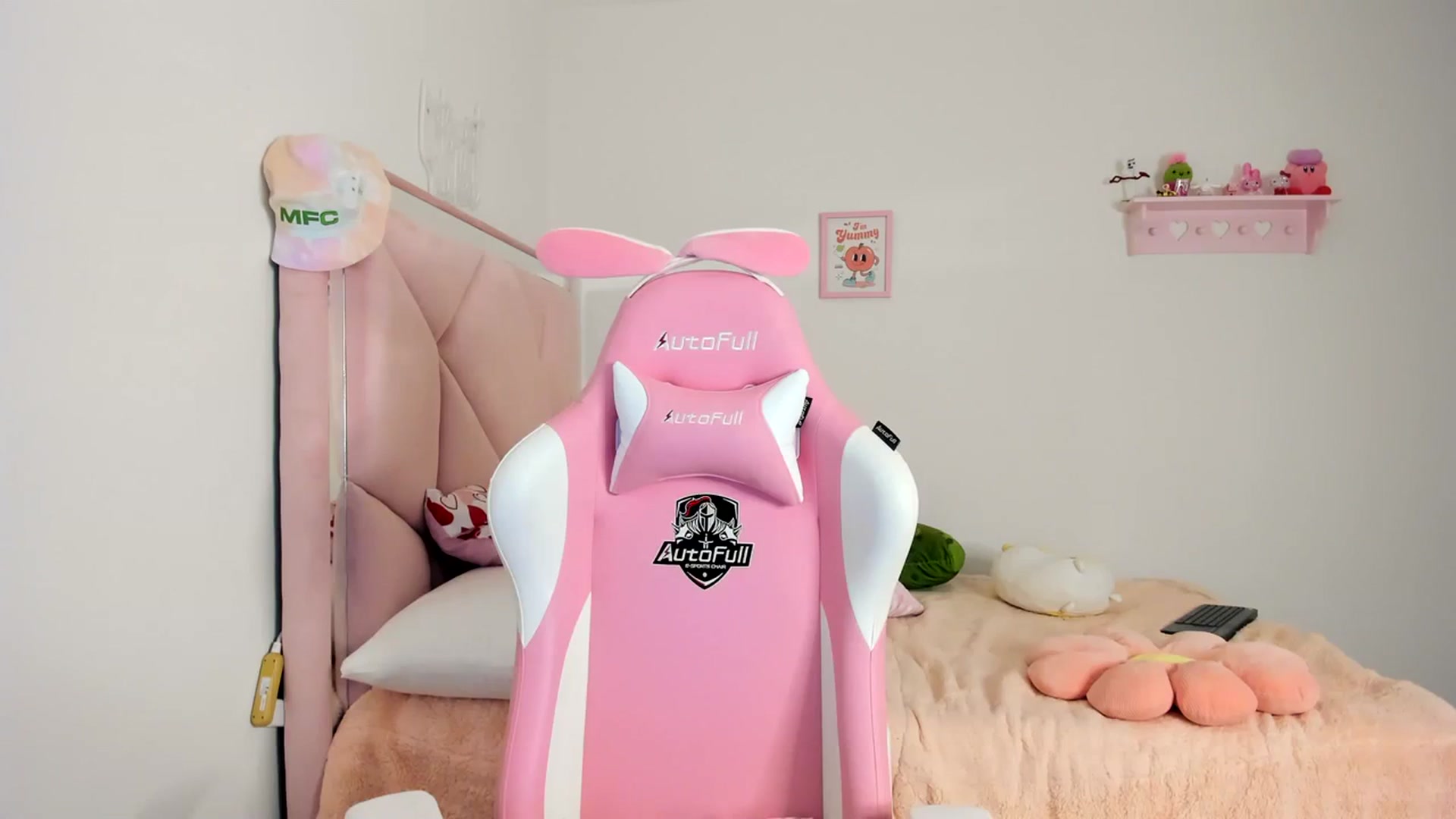 Gallery image thumbnail from Cherrycute666's myfreecams stream on, 03/19/2024, 06:12 image 4 of 20