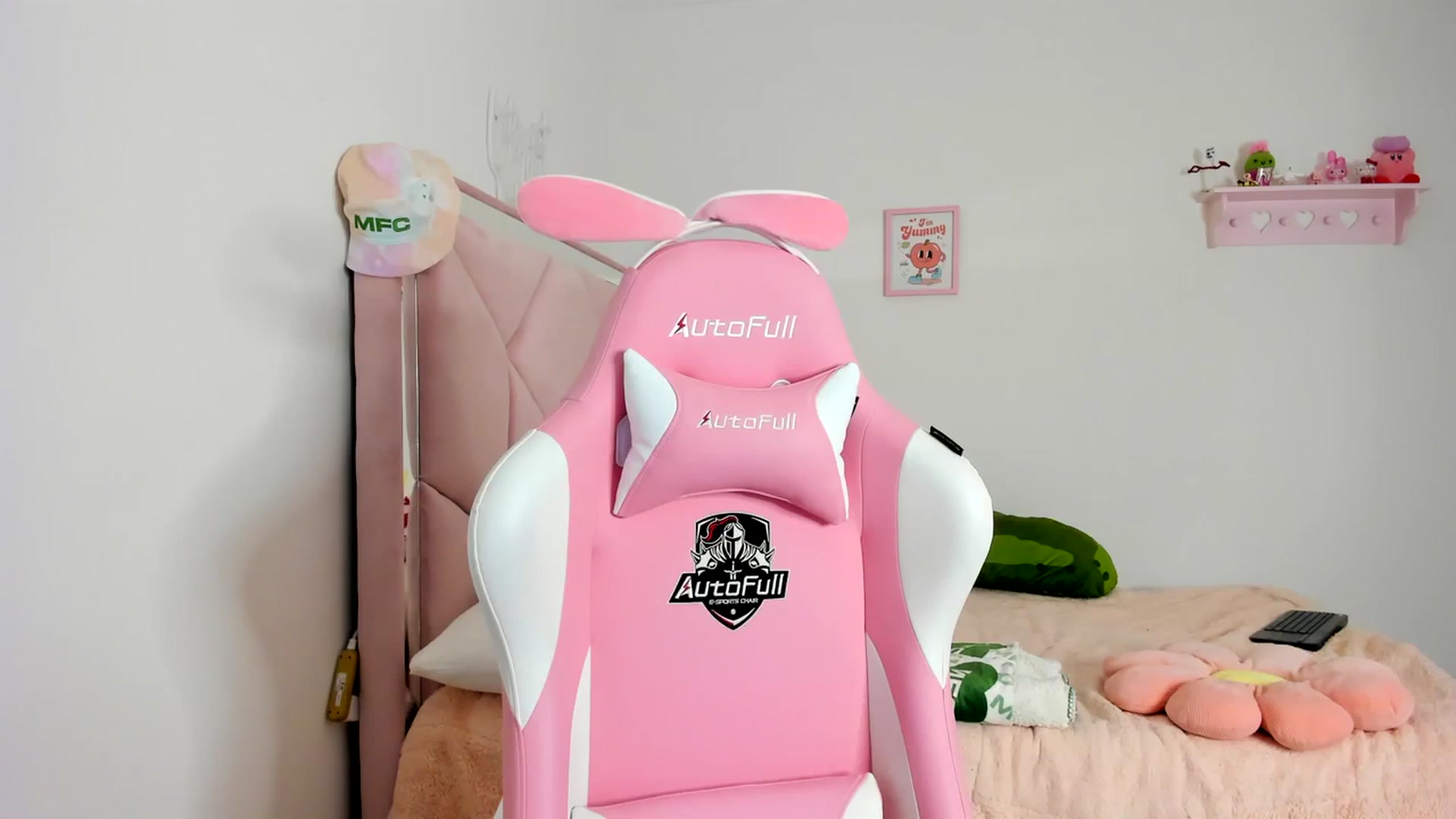 Gallery image thumbnail from Cherrycute666's myfreecams stream on, 03/20/2024, 07:49 image 6 of 20