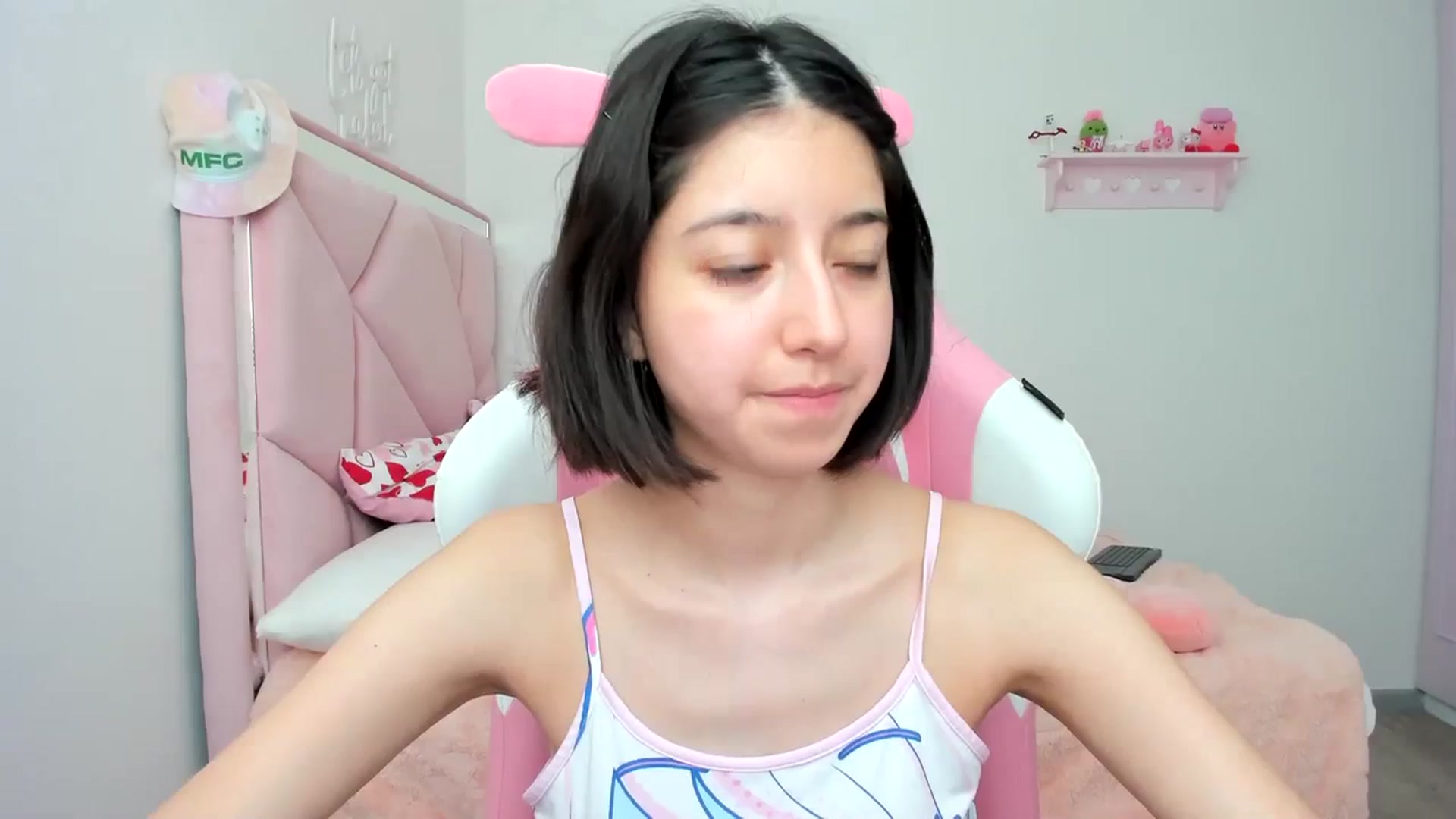 Gallery image thumbnail from Cherrycute666's myfreecams stream on, 03/20/2024, 21:02 image 17 of 20