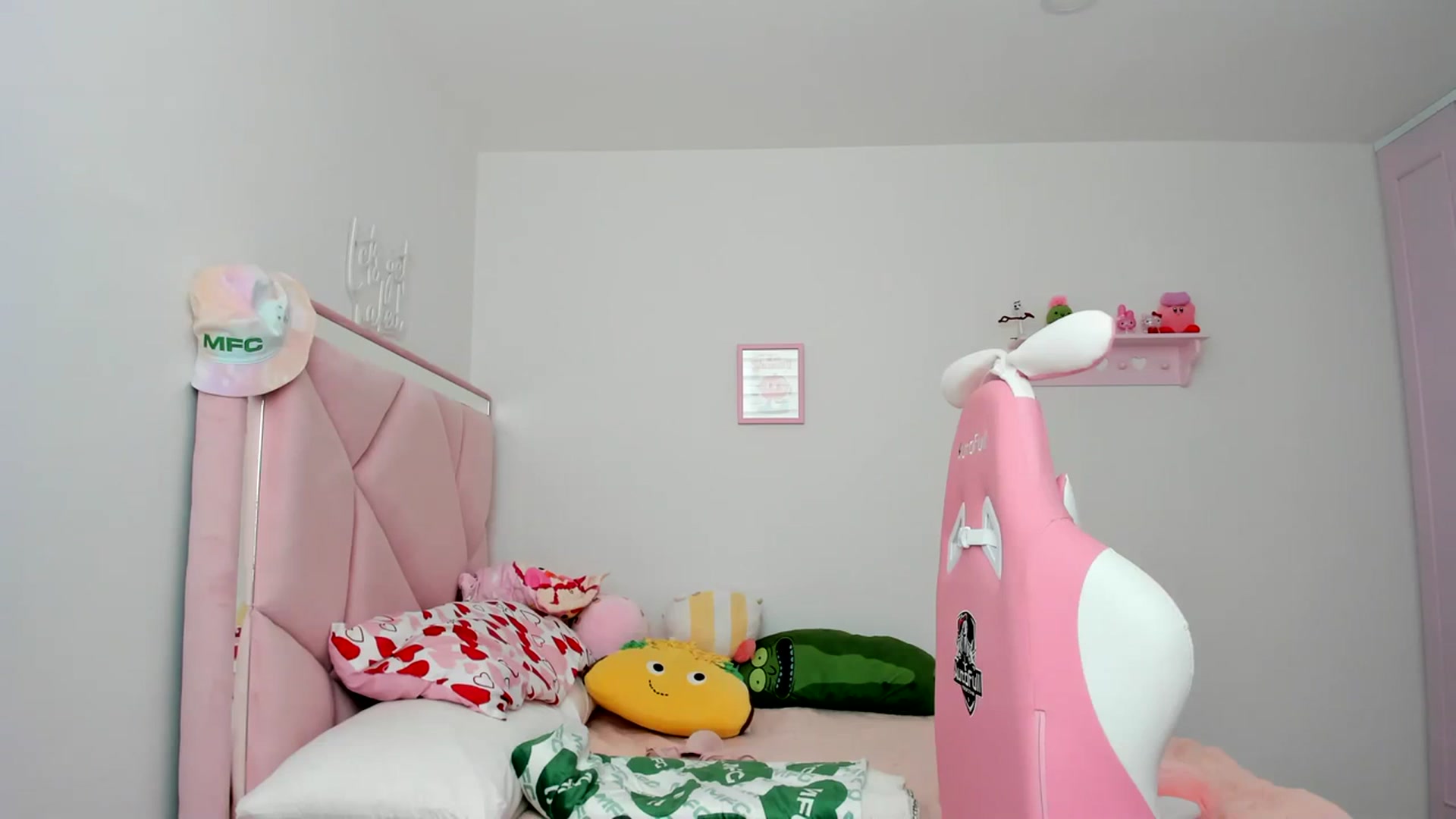 Gallery image thumbnail from Cherrycute666's myfreecams stream on, 03/20/2024, 21:02 image 13 of 20