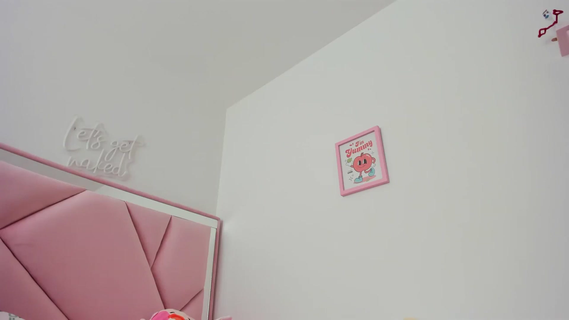 Gallery image thumbnail from Cherrycute666's myfreecams stream on, 03/20/2024, 22:33 image 5 of 20