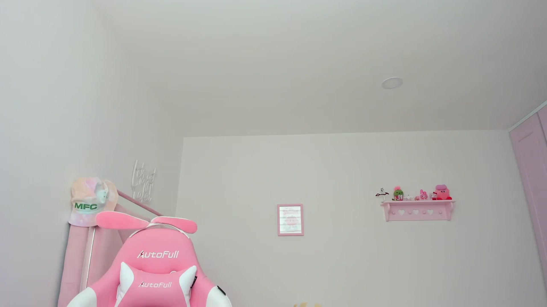 Gallery image thumbnail from Cherrycute666's myfreecams stream on, 03/20/2024, 22:33 image 16 of 20