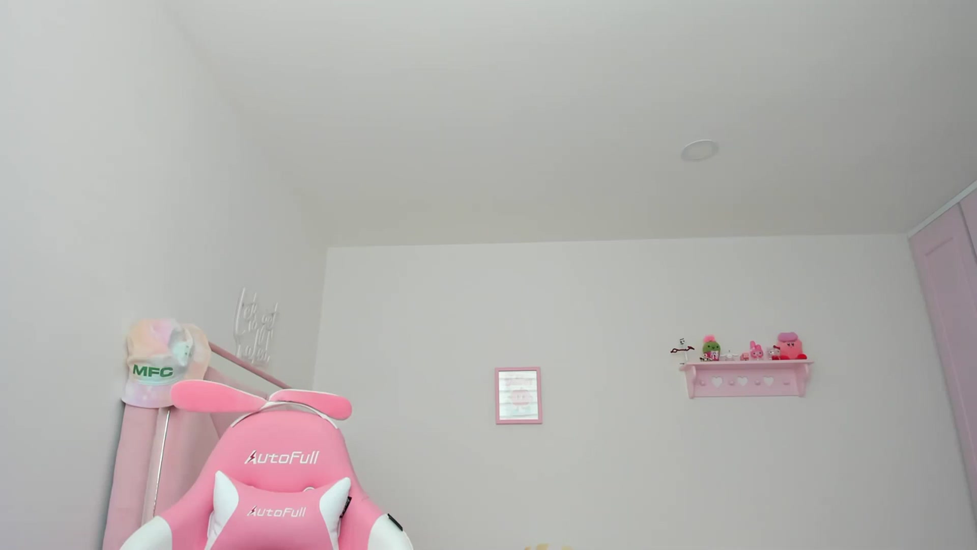 Gallery image thumbnail from Cherrycute666's myfreecams stream on, 03/20/2024, 22:33 image 14 of 20