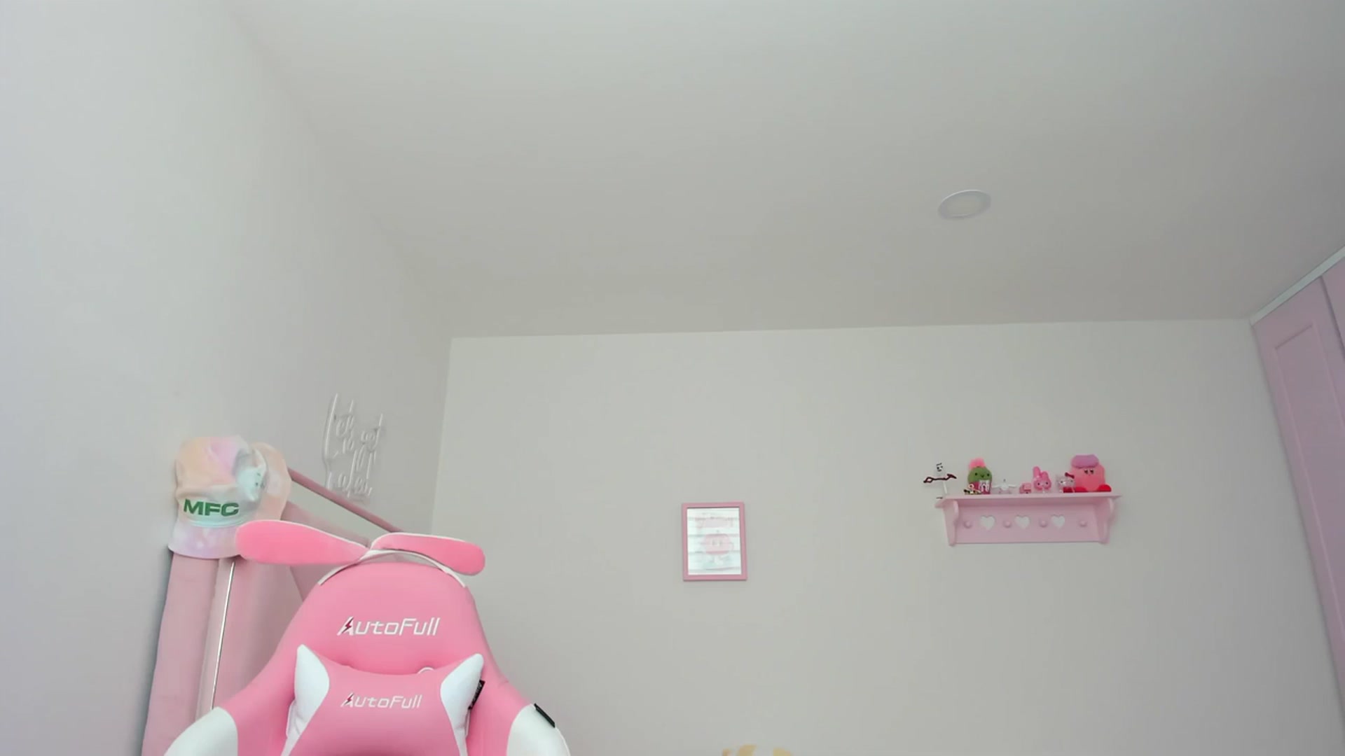 Gallery image thumbnail from Cherrycute666's myfreecams stream on, 03/20/2024, 22:33 image 17 of 20