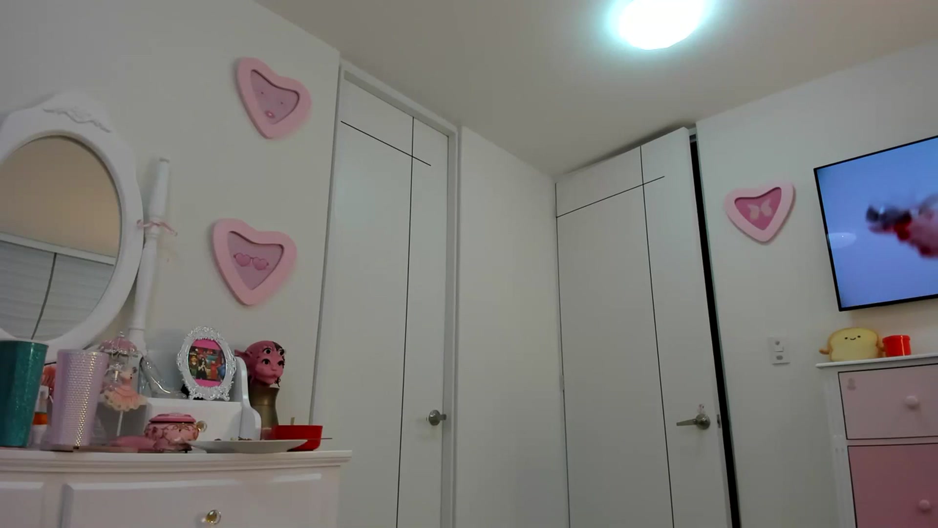 Gallery image thumbnail from Cherrycute666's myfreecams stream on, 03/21/2024, 02:17 image 13 of 20