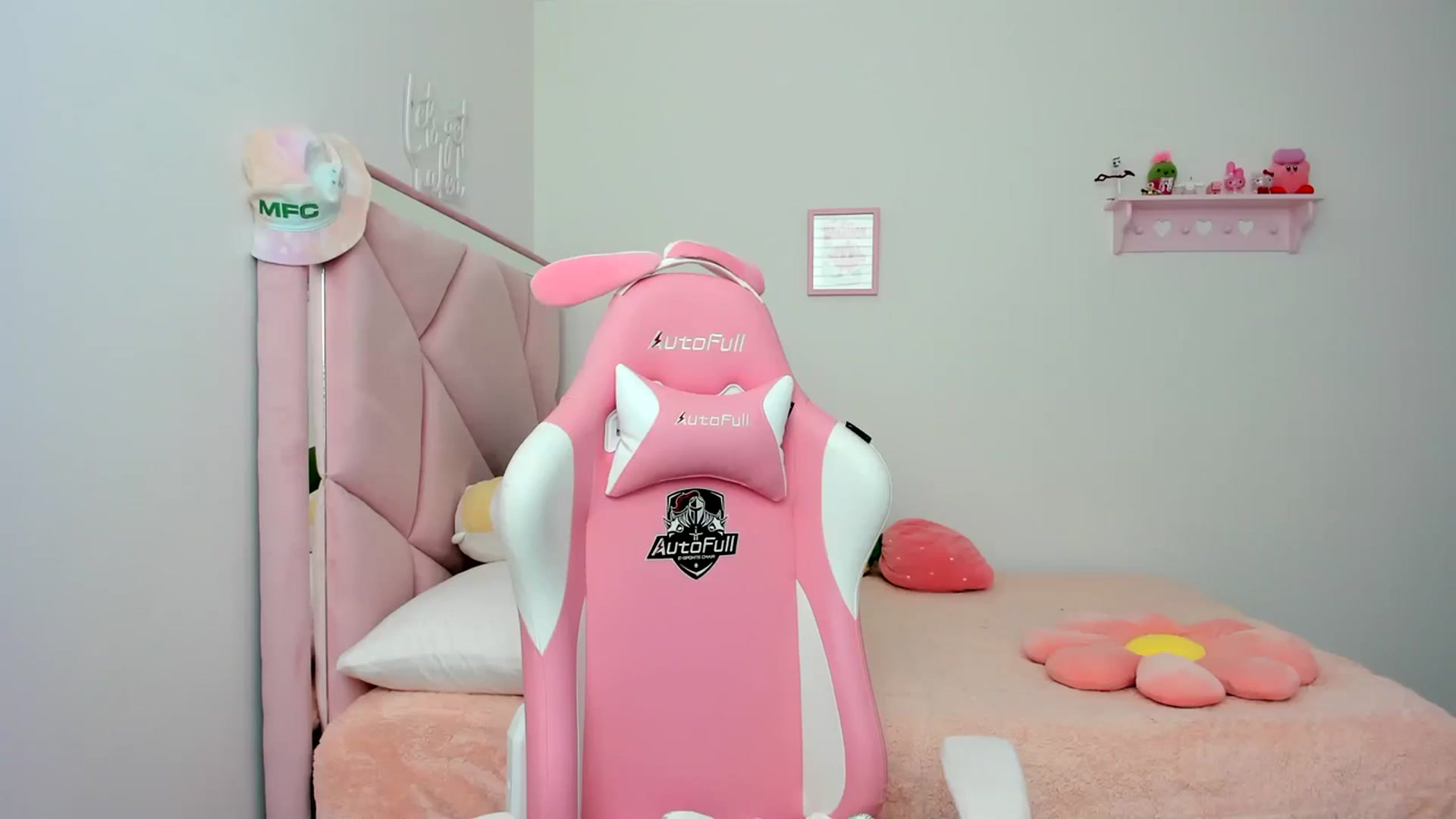 Gallery image thumbnail from Cherrycute666's myfreecams stream on, 03/21/2024, 19:59 image 15 of 20