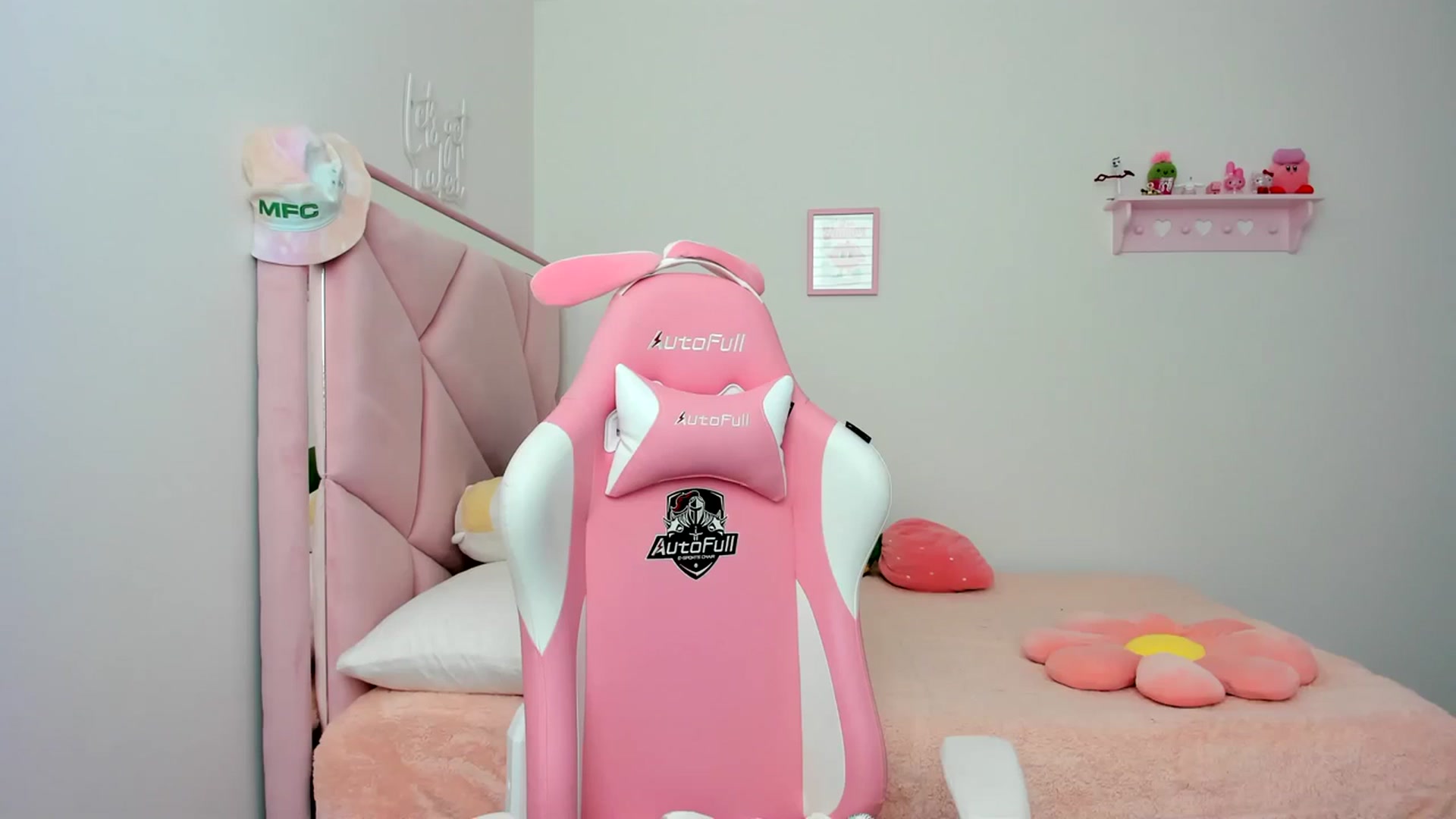 Gallery image thumbnail from Cherrycute666's myfreecams stream on, 03/21/2024, 19:59 image 11 of 20