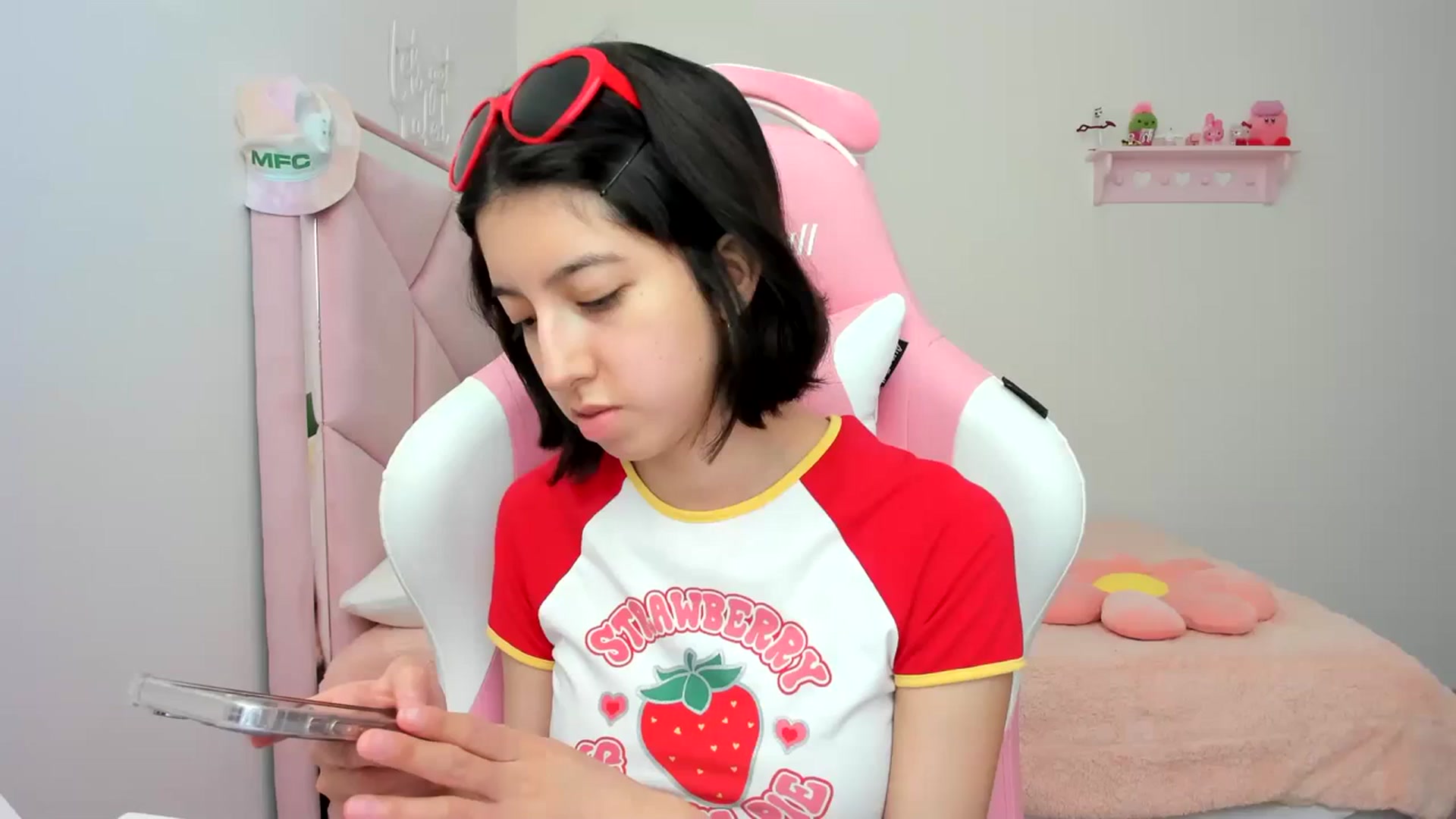 Gallery image thumbnail from Cherrycute666's myfreecams stream on, 03/21/2024, 23:23 image 14 of 20