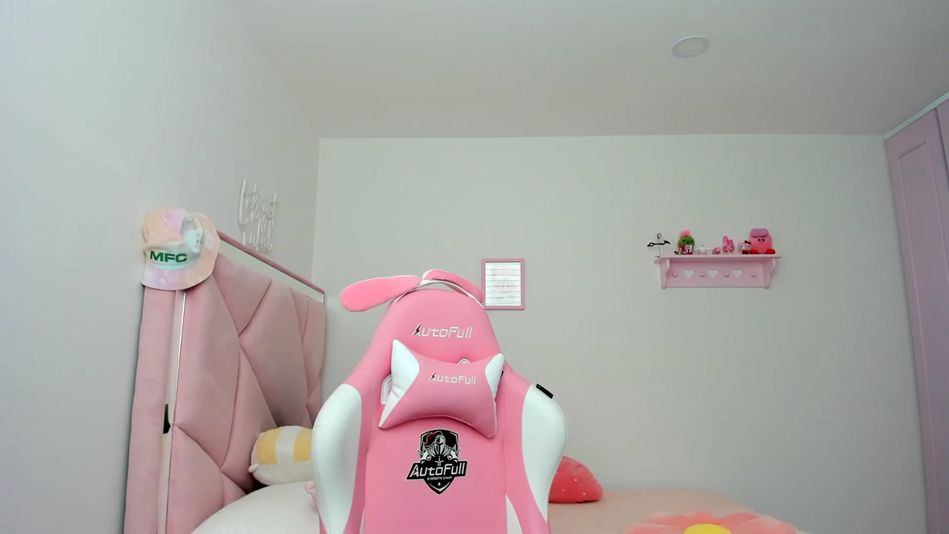 Gallery image thumbnail from Cherrycute666's myfreecams stream on, 03/21/2024, 23:23 image 8 of 20