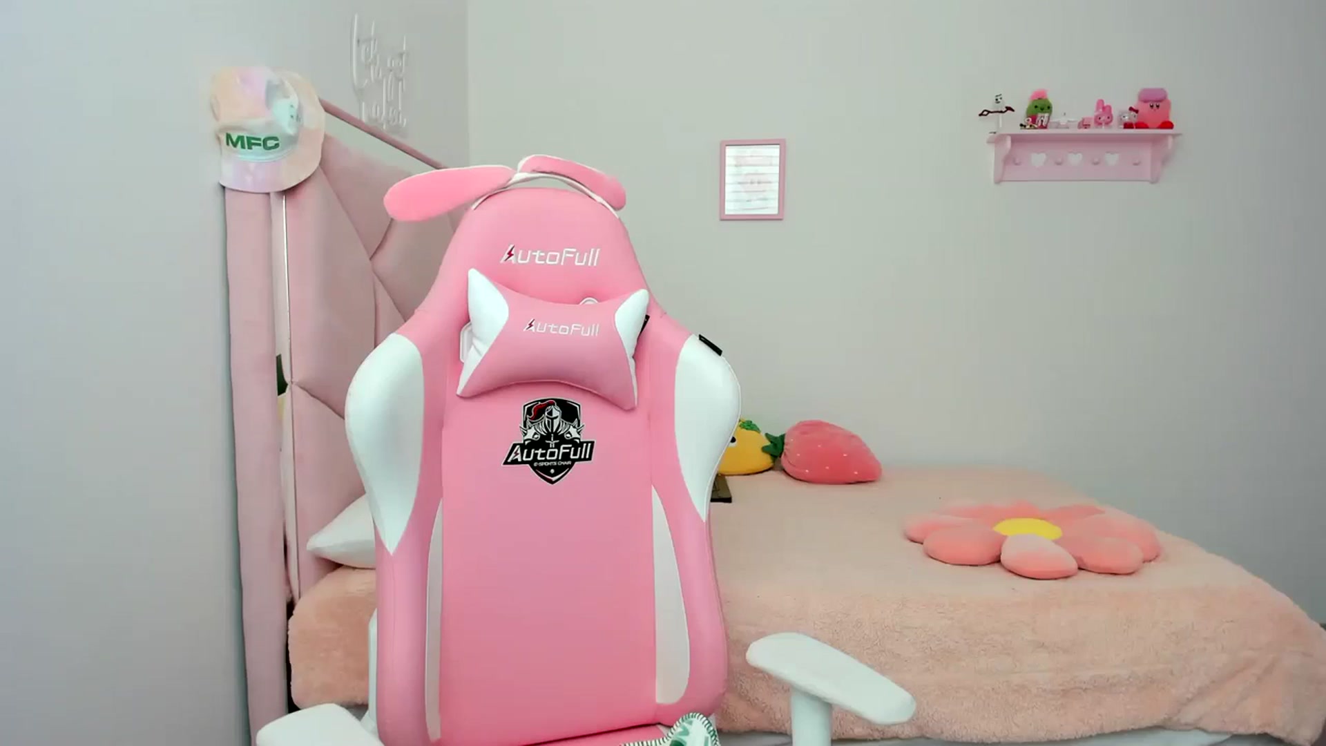 Gallery image thumbnail from Cherrycute666's myfreecams stream on, 03/21/2024, 23:23 image 9 of 20