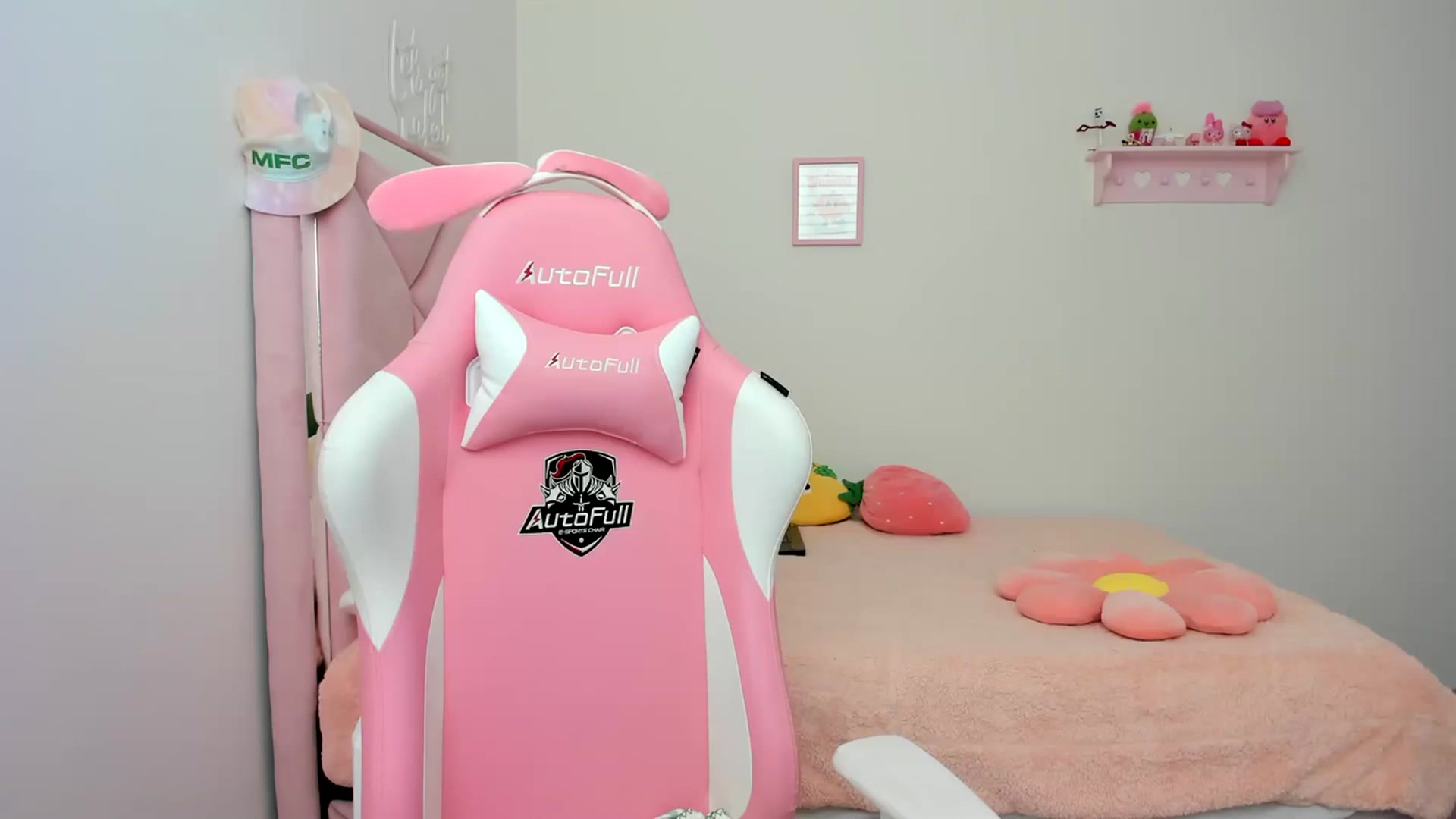 Gallery image thumbnail from Cherrycute666's myfreecams stream on, 03/21/2024, 23:23 image 15 of 20