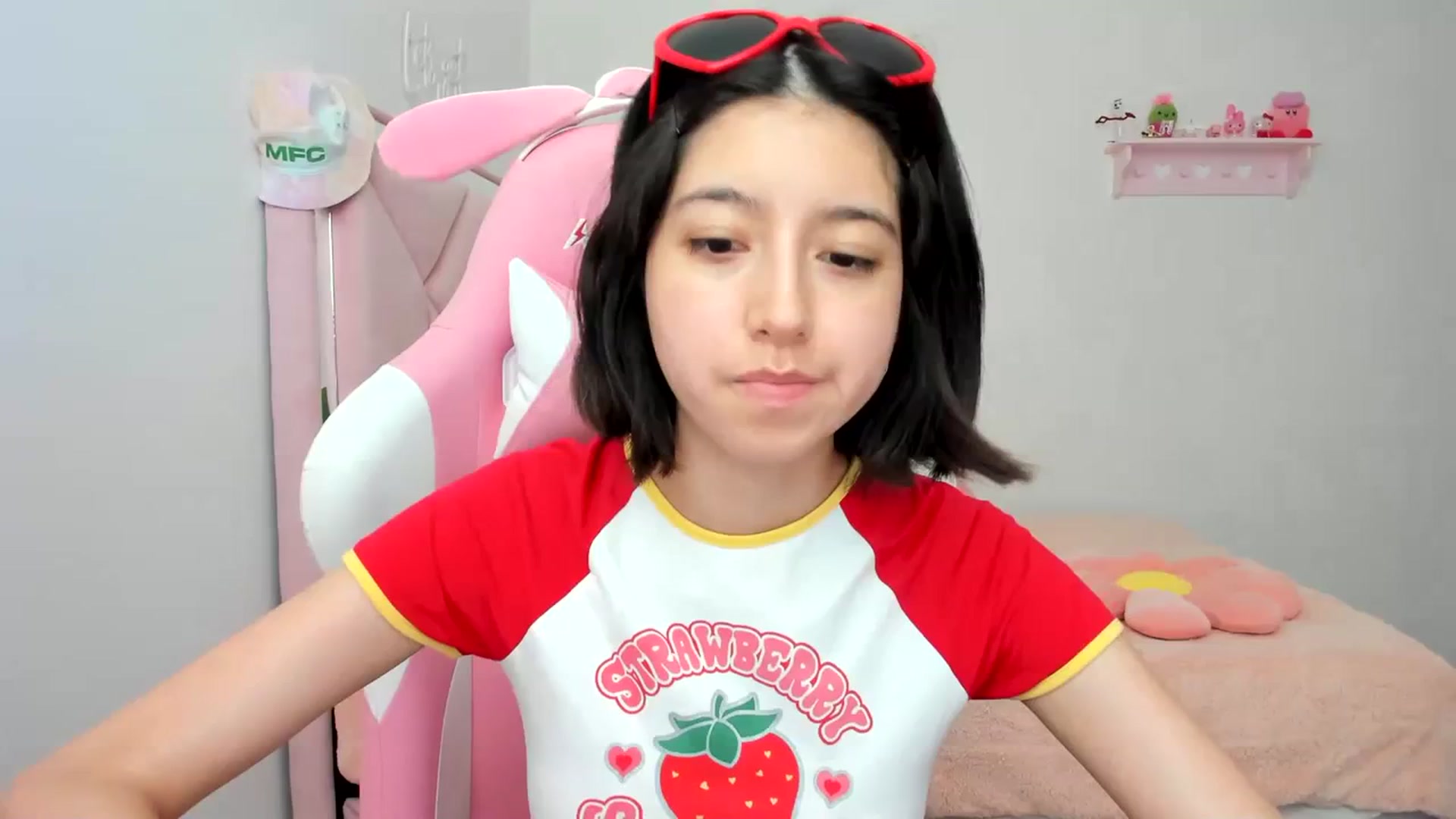 Gallery image thumbnail from Cherrycute666's myfreecams stream on, 03/21/2024, 23:23 image 17 of 20