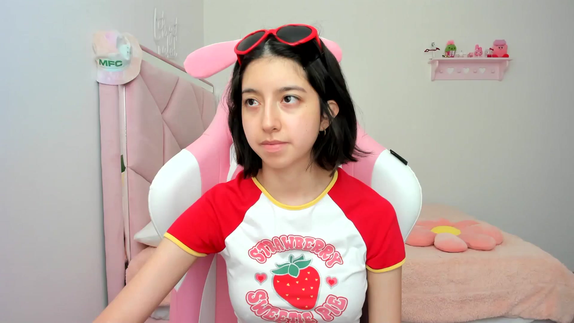 Gallery image thumbnail from Cherrycute666's myfreecams stream on, 03/21/2024, 23:23 image 13 of 20
