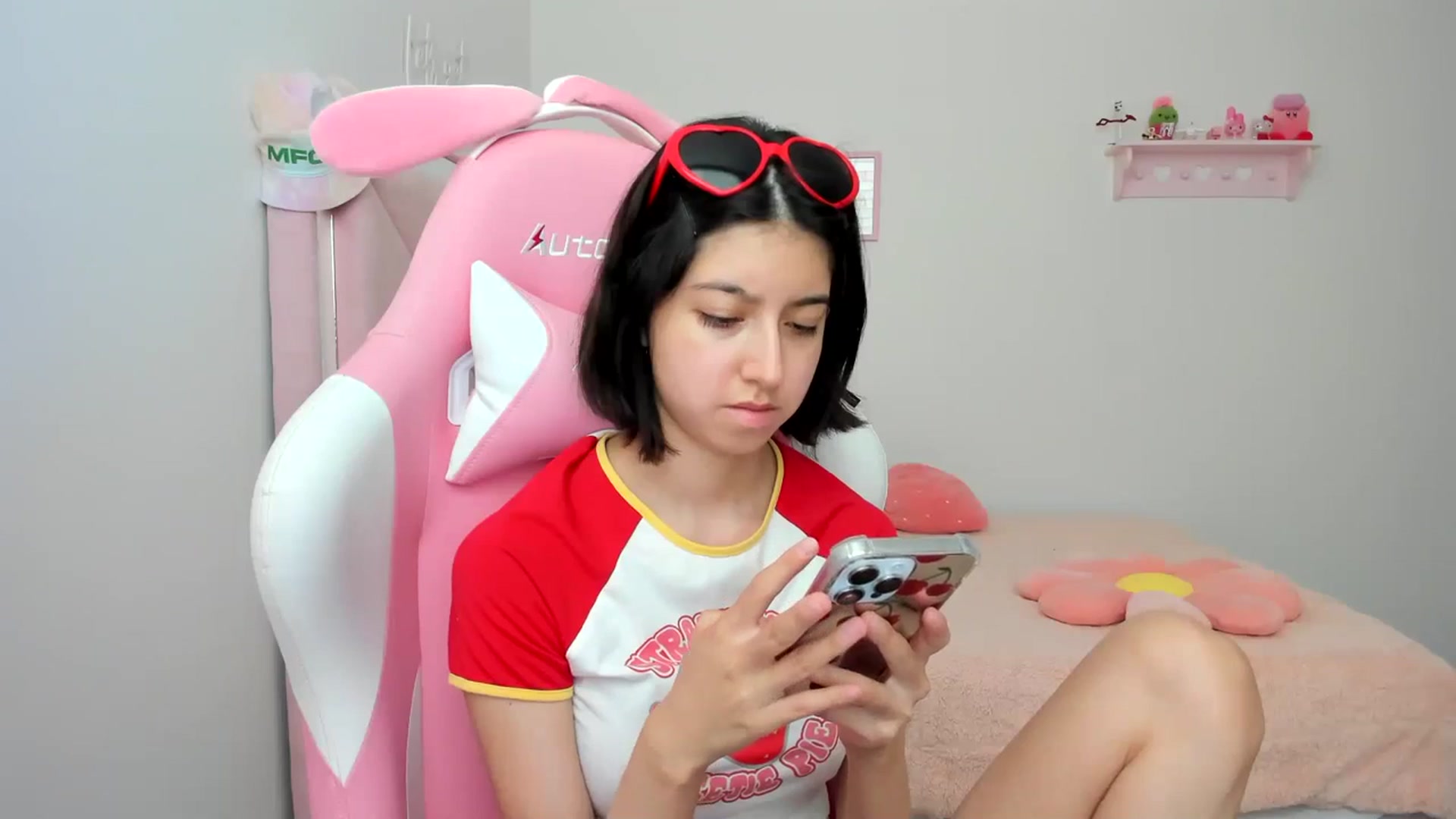 Gallery image thumbnail from Cherrycute666's myfreecams stream on, 03/21/2024, 23:23 image 19 of 20