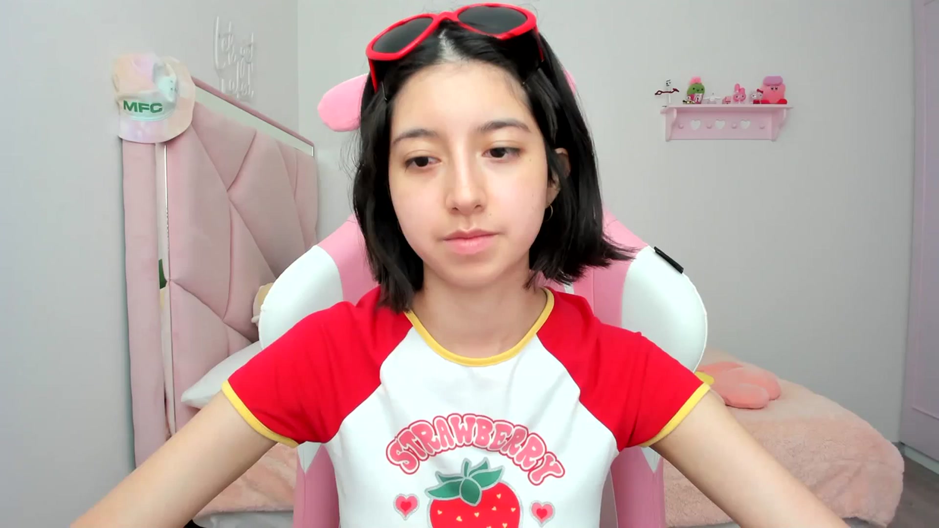 Gallery image thumbnail from Cherrycute666's myfreecams stream on, 03/21/2024, 23:23 image 5 of 20