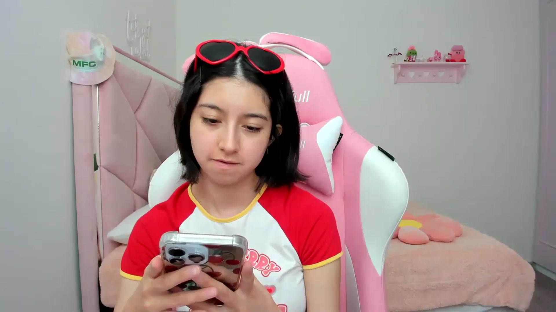 Gallery image thumbnail from Cherrycute666's myfreecams stream on, 03/21/2024, 23:23 image 4 of 20