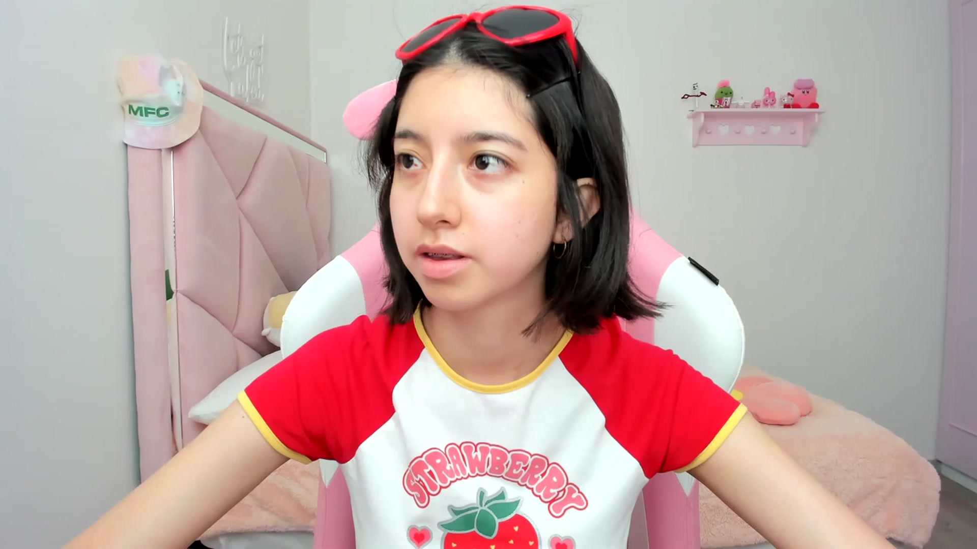 Gallery image thumbnail from Cherrycute666's myfreecams stream on, 03/21/2024, 23:23 image 6 of 20