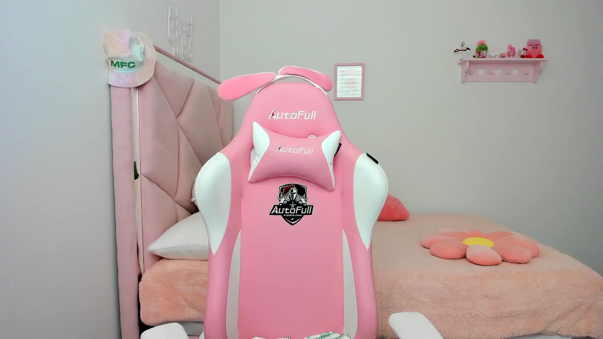 Gallery image thumbnail from Cherrycute666's myfreecams stream on, 03/21/2024, 23:23 image 18 of 20