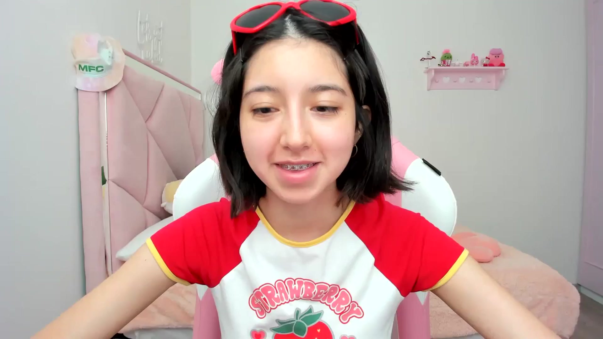 Gallery image thumbnail from Cherrycute666's myfreecams stream on, 03/21/2024, 23:23 image 7 of 20