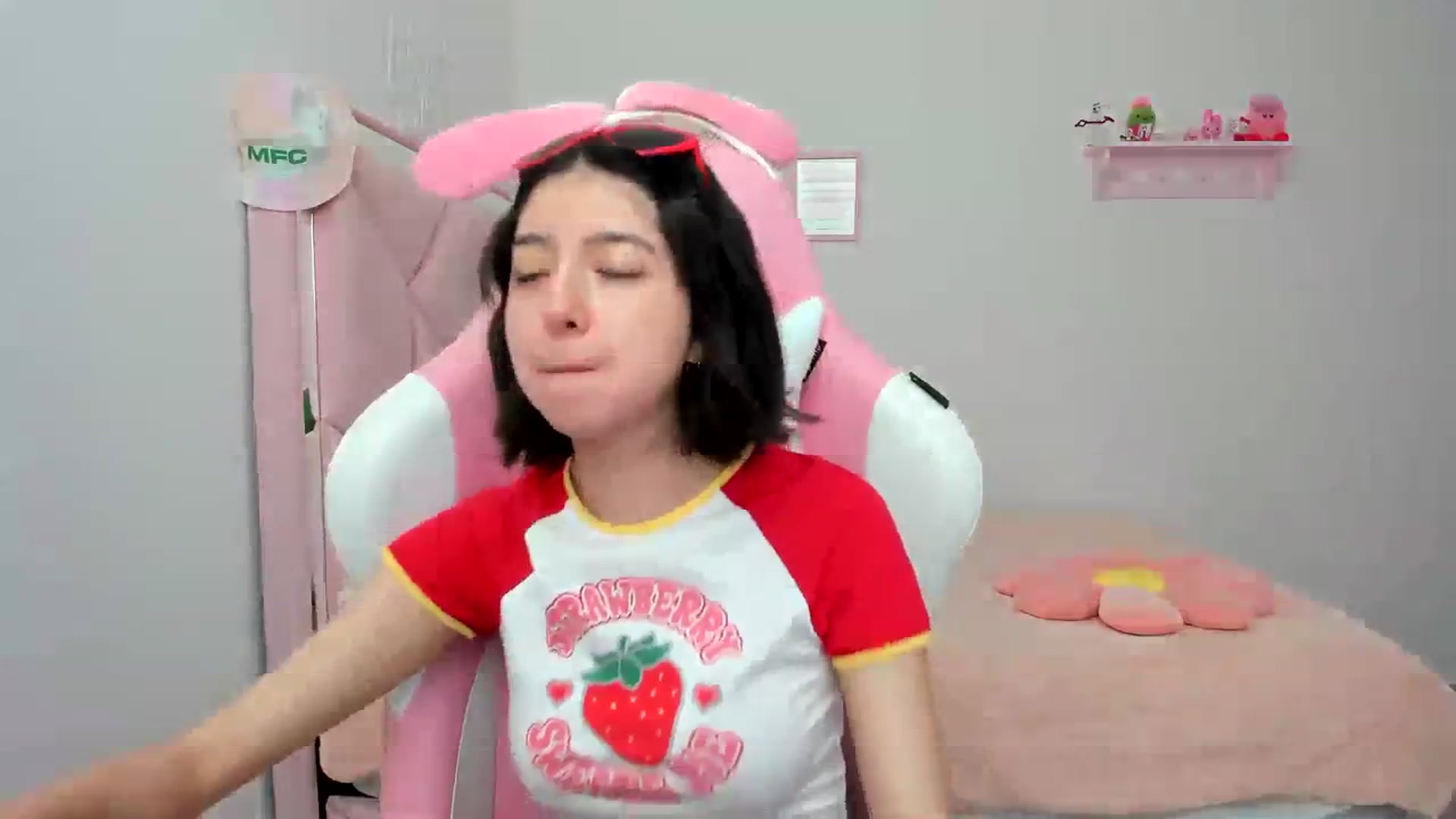 Gallery image thumbnail from Cherrycute666's myfreecams stream on, 03/21/2024, 23:23 image 11 of 20