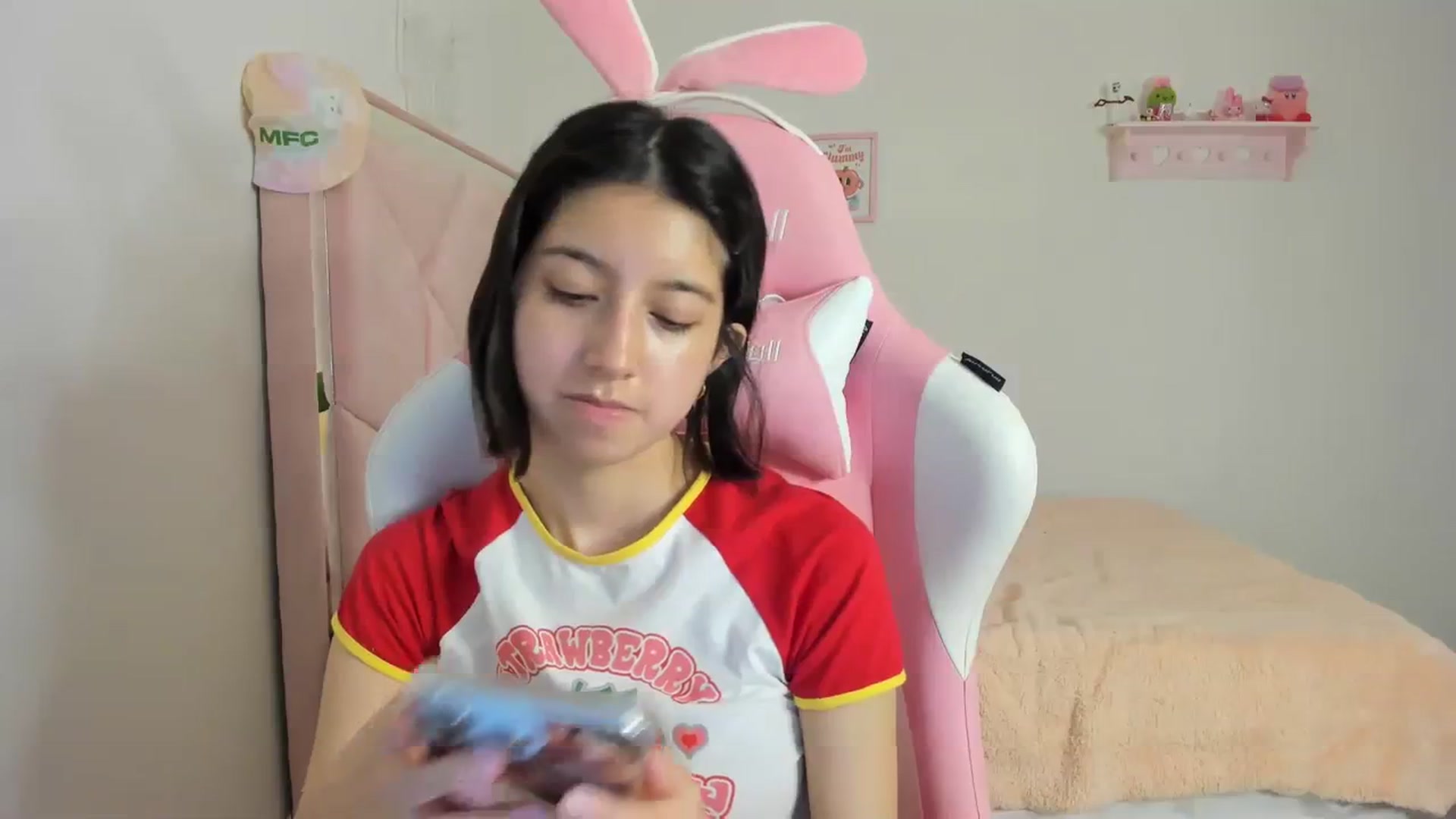 Gallery image thumbnail from Cherrycute666's myfreecams stream on, 03/22/2024, 03:55 image 12 of 20