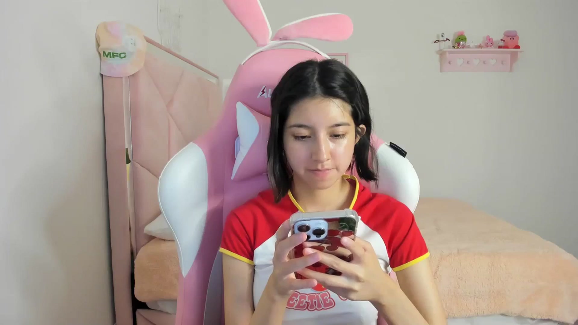 Gallery image thumbnail from Cherrycute666's myfreecams stream on, 03/22/2024, 03:55 image 15 of 20