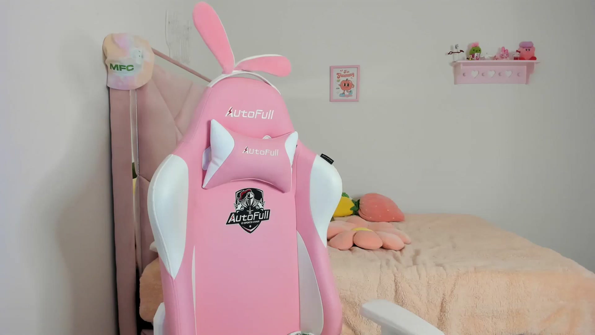 Gallery image thumbnail from Cherrycute666's myfreecams stream on, 03/22/2024, 03:55 image 17 of 20