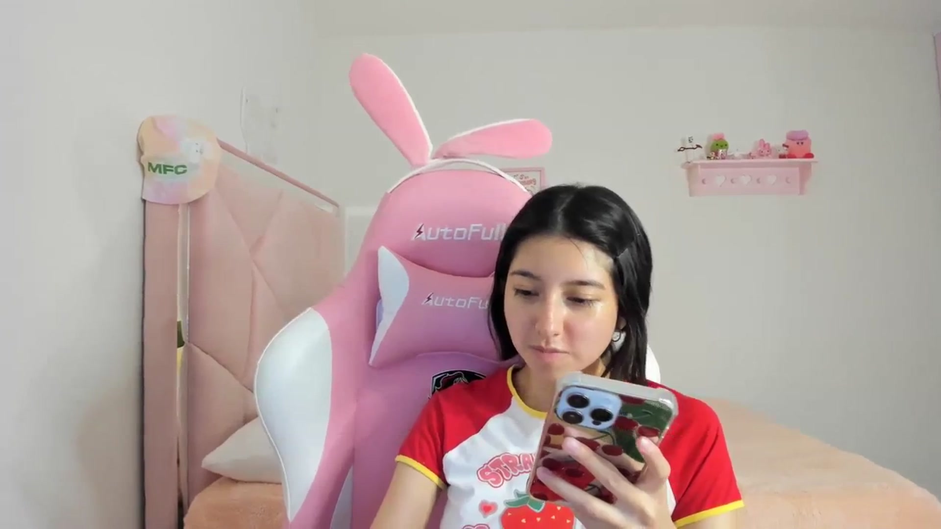 Gallery image thumbnail from Cherrycute666's myfreecams stream on, 03/22/2024, 03:55 image 3 of 20